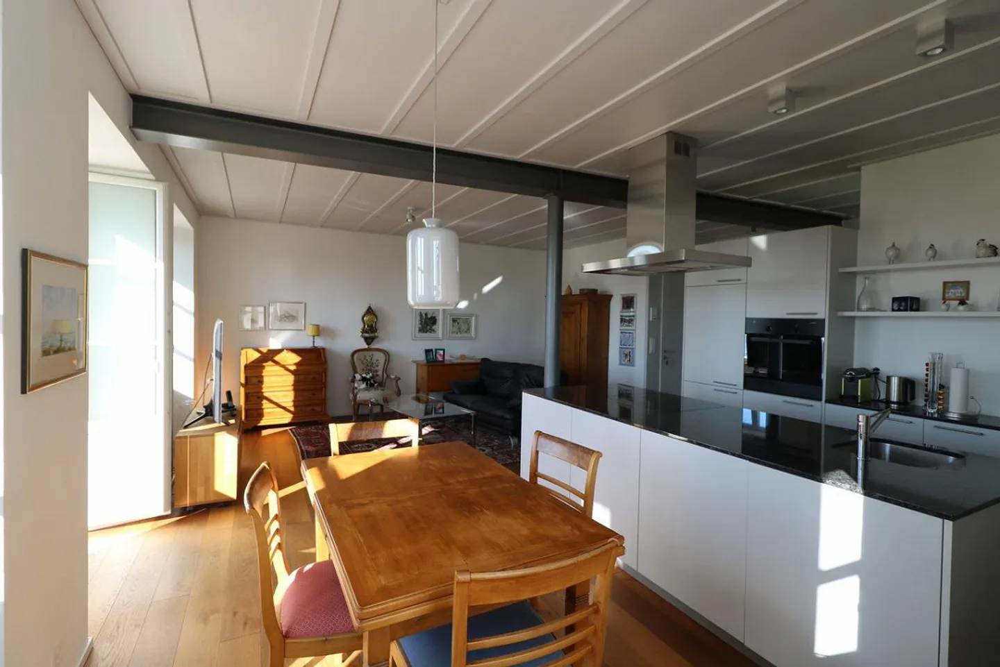 Charmante Wohnung mit Seeblick - Foto 3 von 8