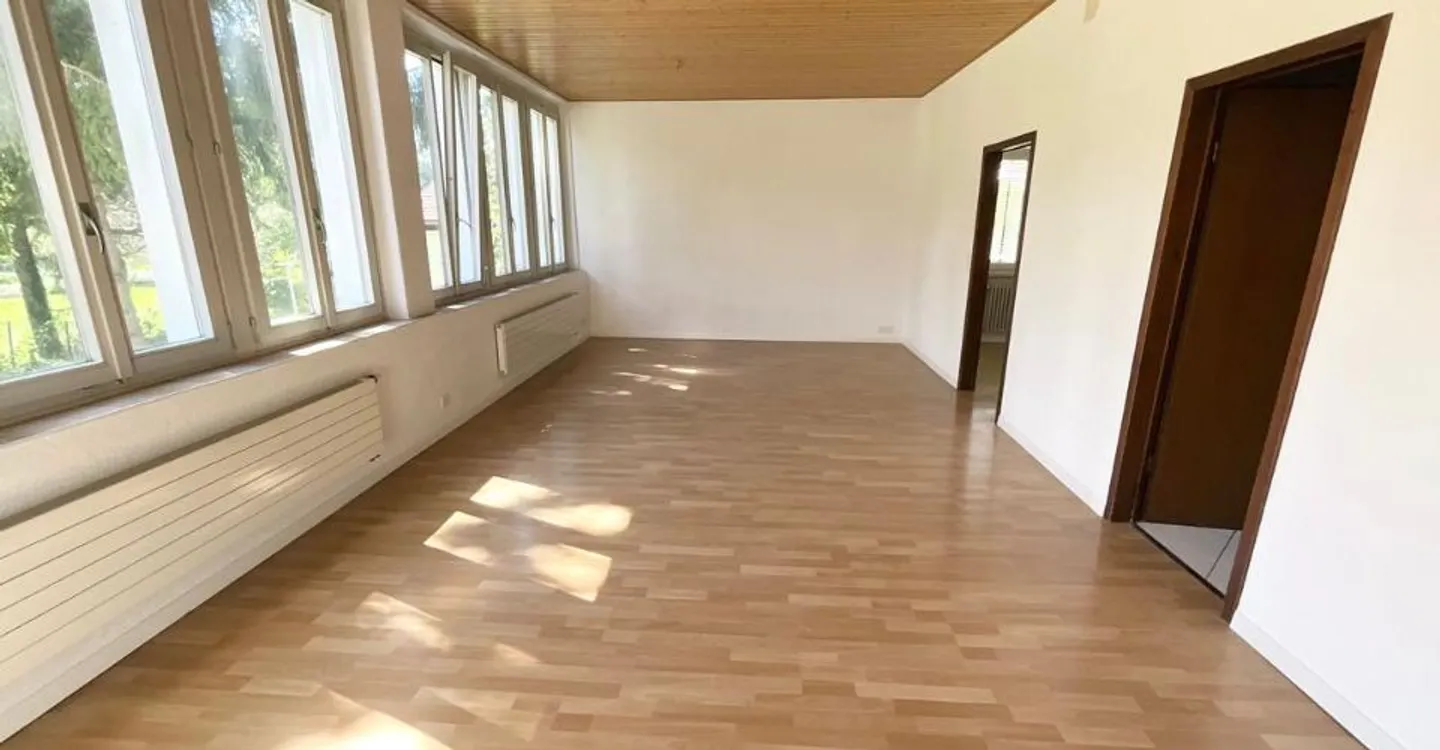 Bright ground floor apartment - beautiful volumes and versatile spaces - Photo 5 of 13