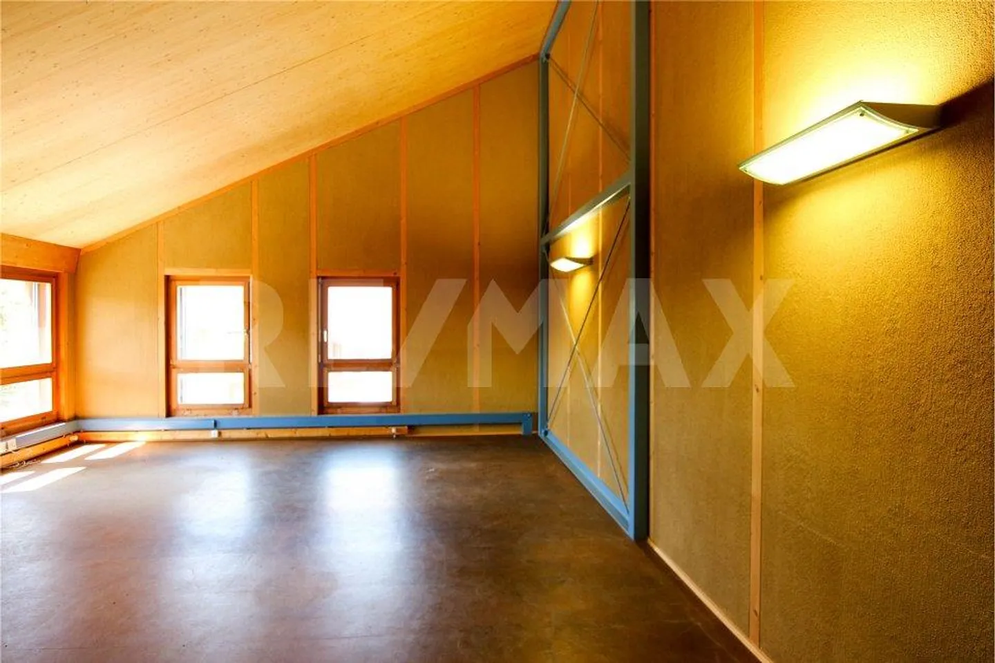 Office building with potential conversion to primary residence - Photo 10 of 13