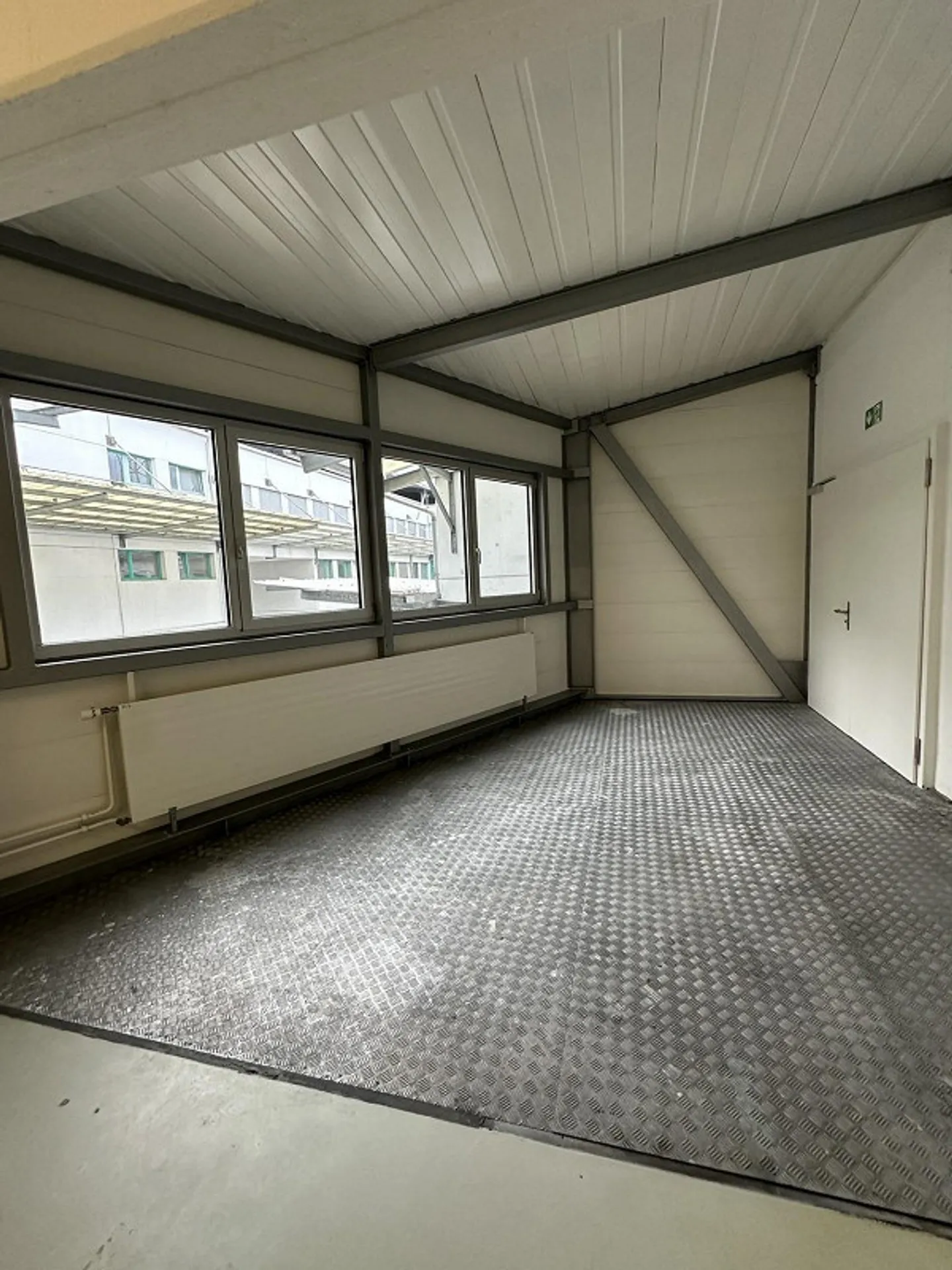 Warehouse/Commercial/Office Space for Versatile Use from 246 to 534 m² - Photo 3 of 8