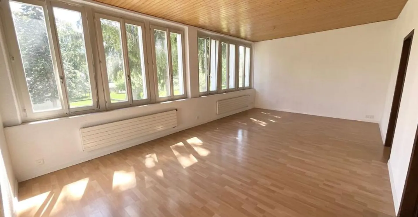 Bright ground floor apartment - beautiful volumes and versatile spaces - Photo 6 of 13
