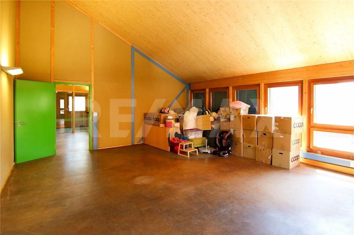 Office building with potential conversion to primary residence - Photo 11 of 13