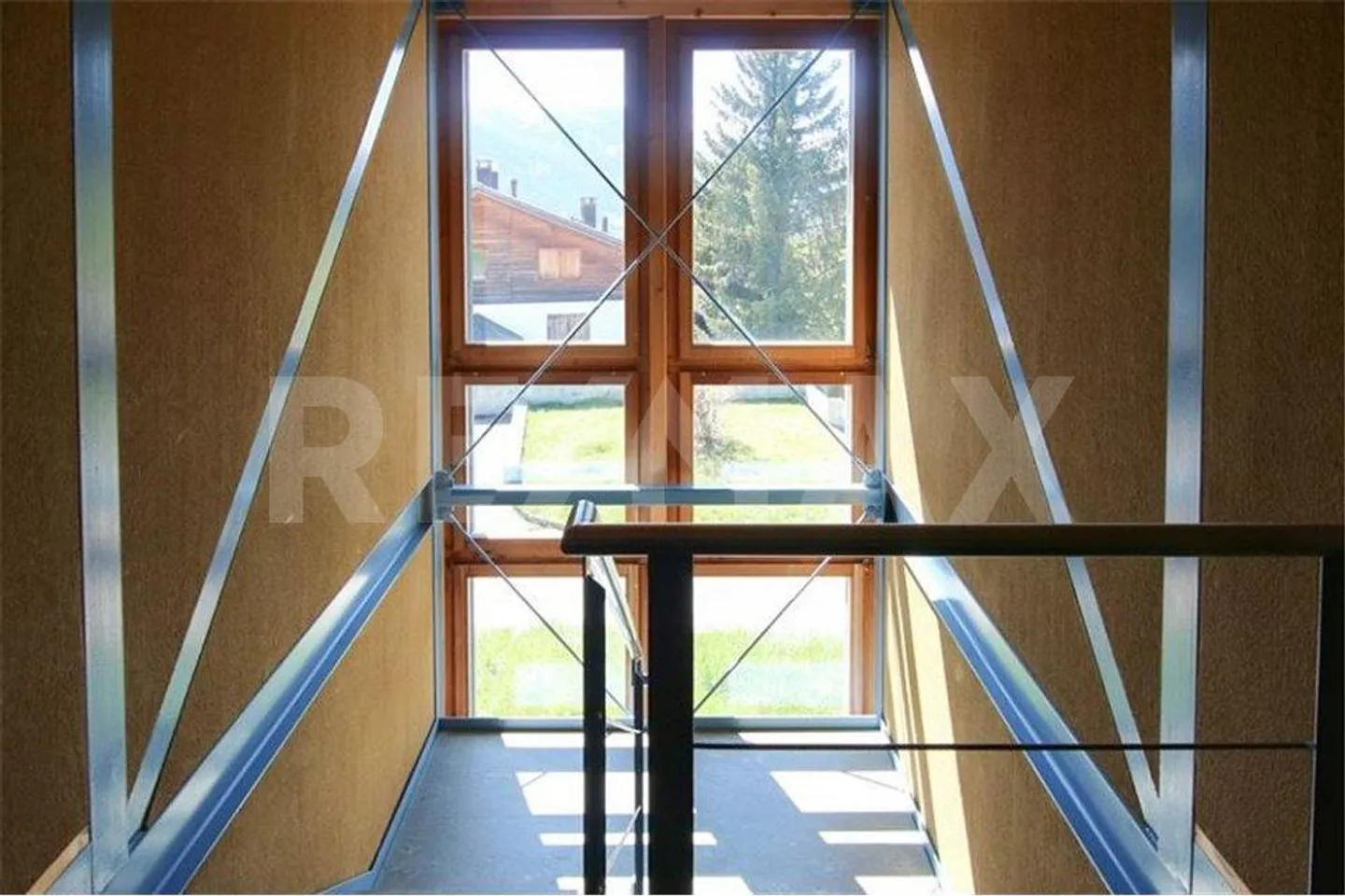 Office building with potential conversion to primary residence - Photo 12 of 13