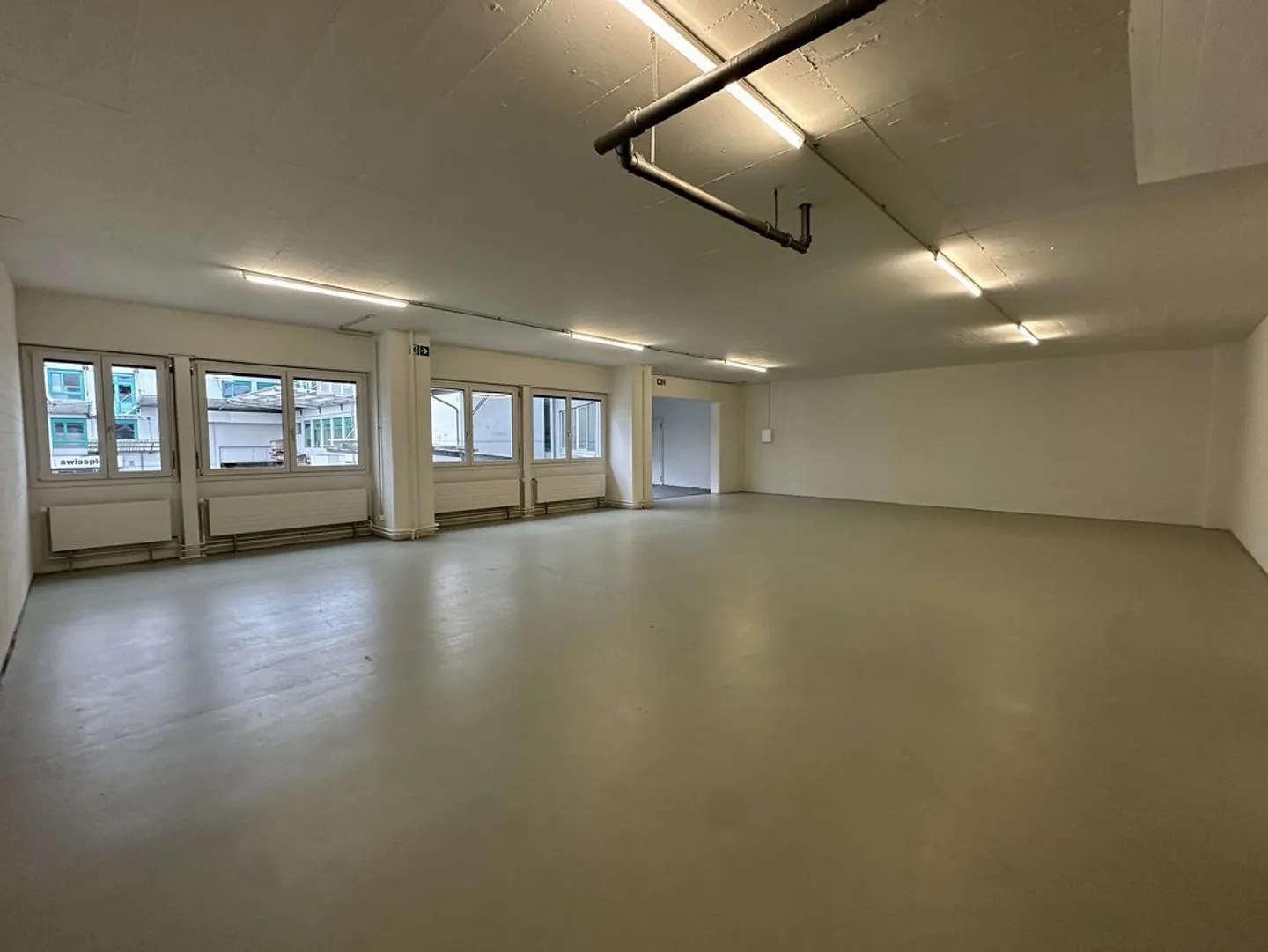 Warehouse/Commercial/Office Space for Versatile Use from 246 to 534 m² - Photo 5 of 8