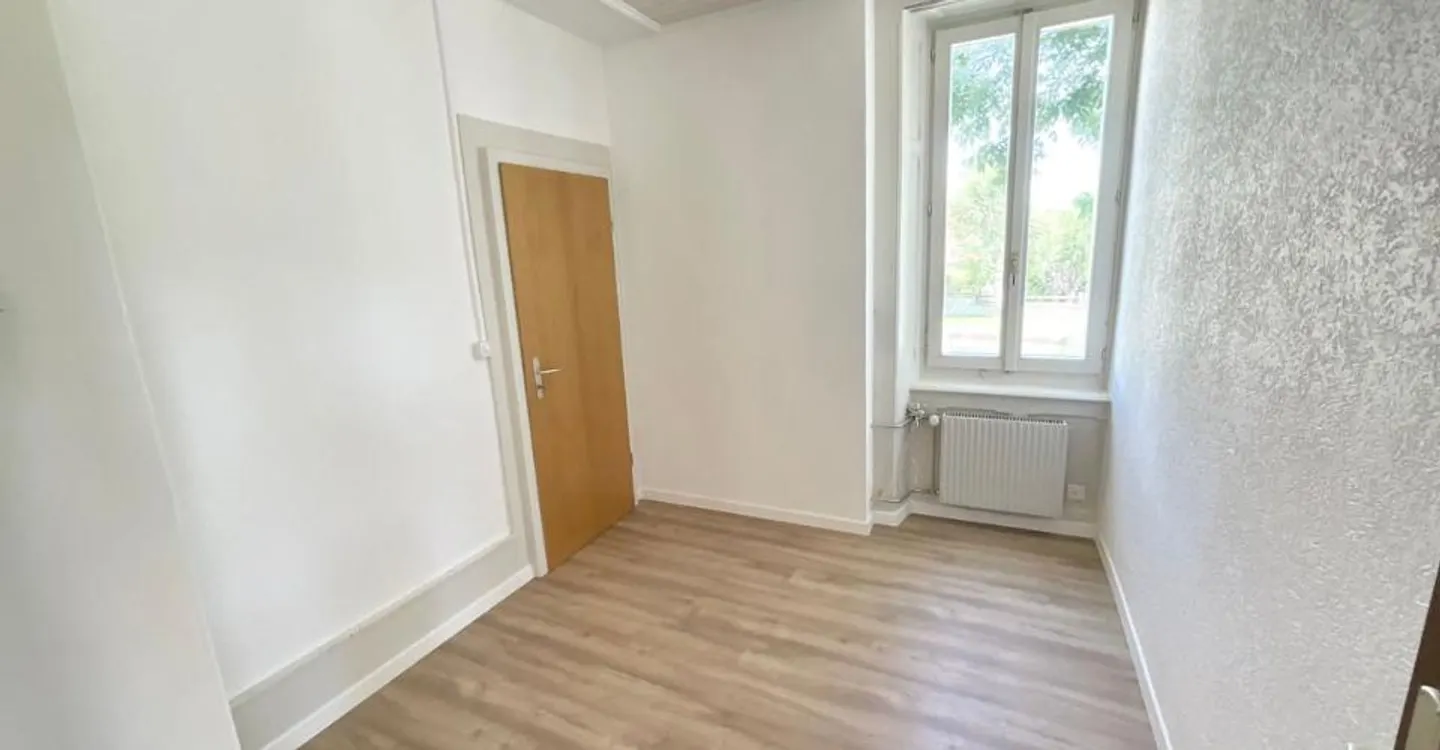 Bright ground floor apartment - beautiful volumes and versatile spaces - Photo 10 of 13