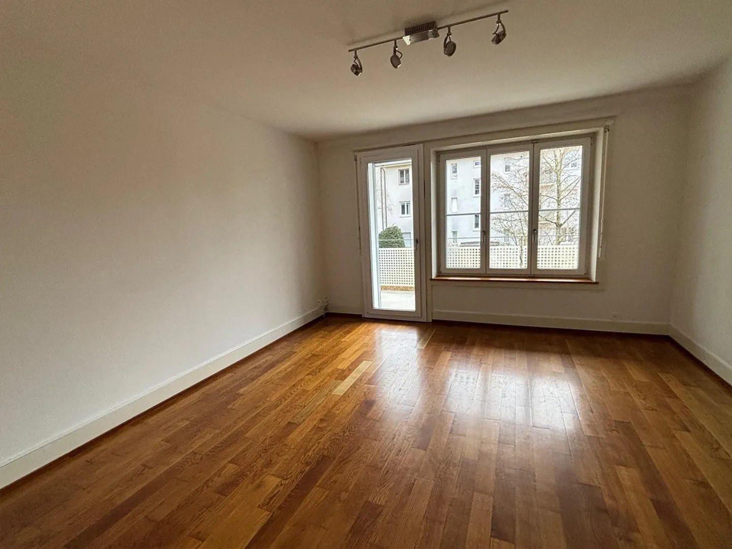 Appartement moderne près d'Europaplatz - Photo 3 sur 7