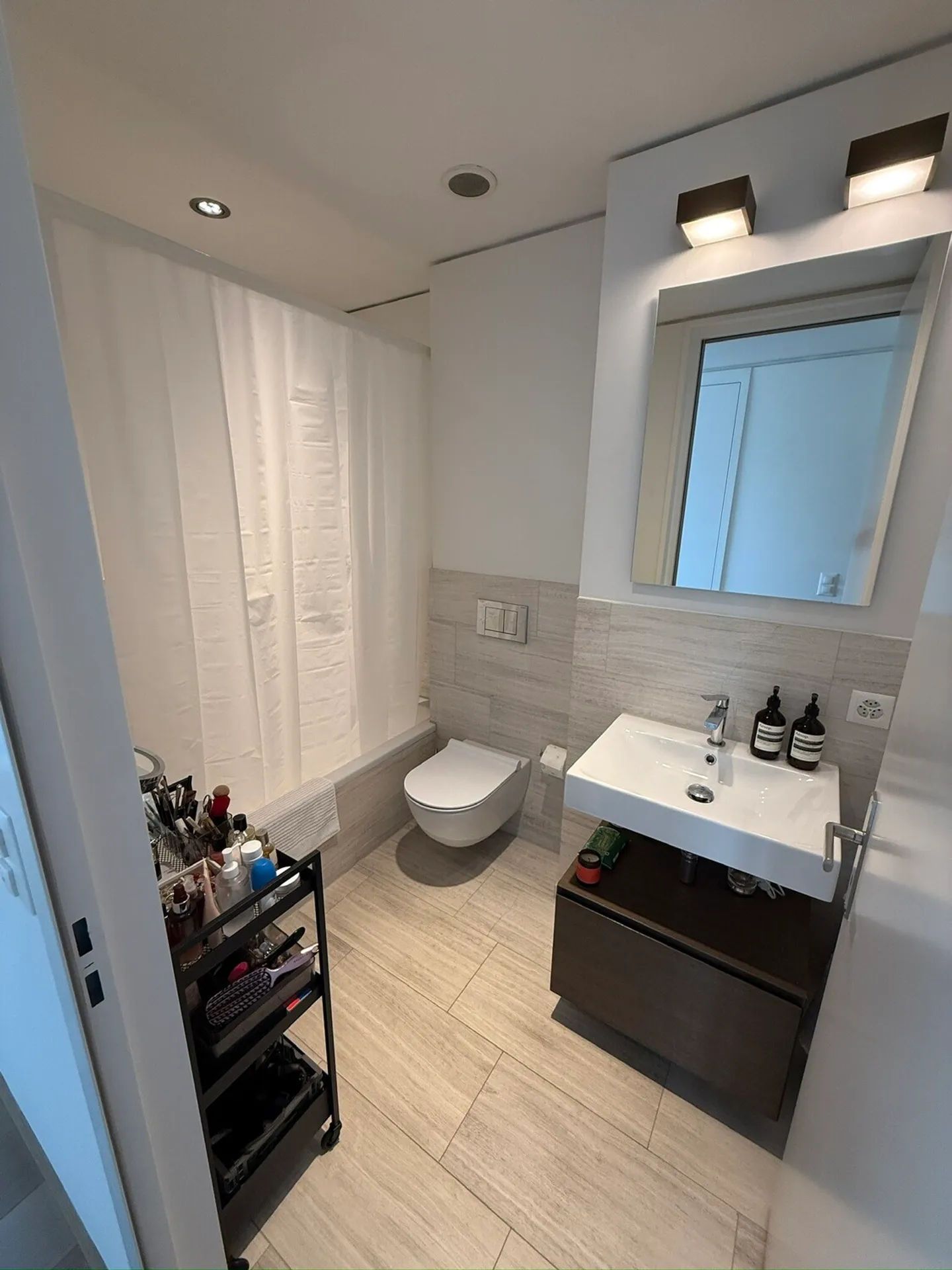 Modern Apartment in Top Location - Photo 6 of 10