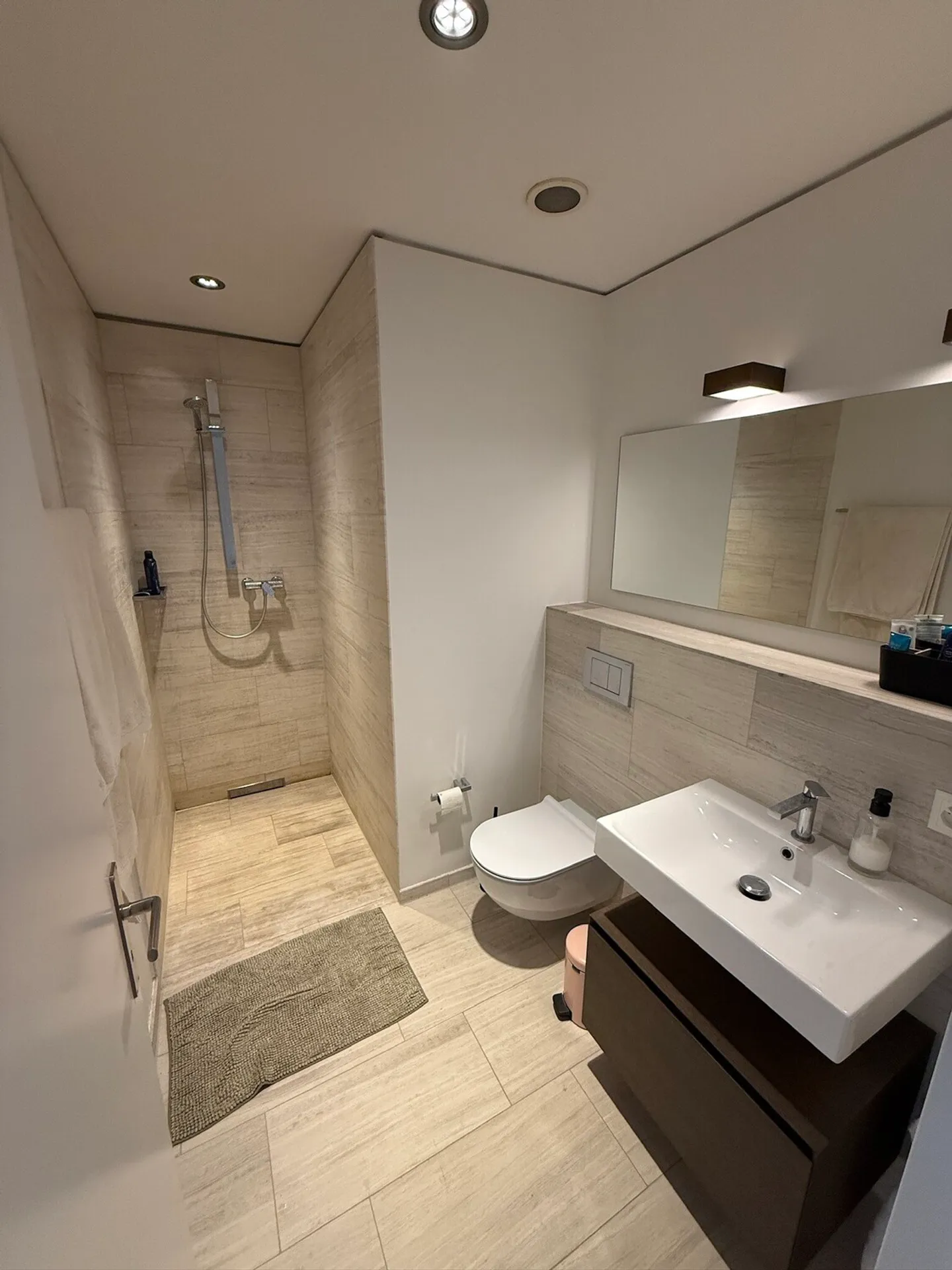 Modern Apartment in Top Location - Photo 7 of 10