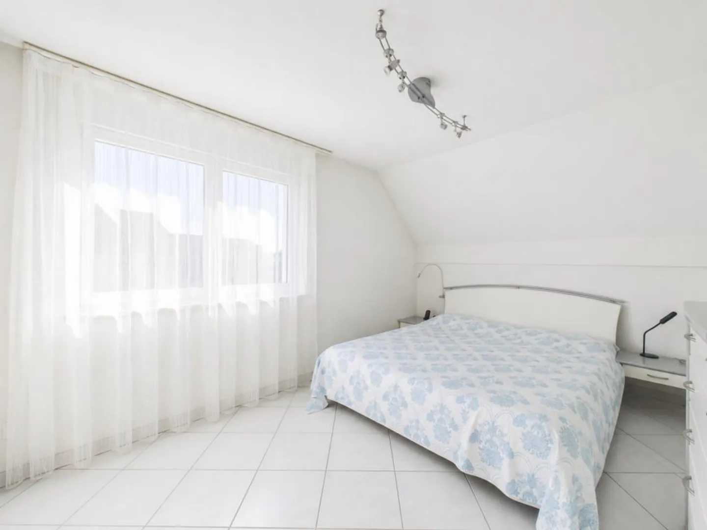 LIVING WITH A FEEL-GOOD FACTOR - CENTRAL AND STILL QUIET! - Photo 6 of 12