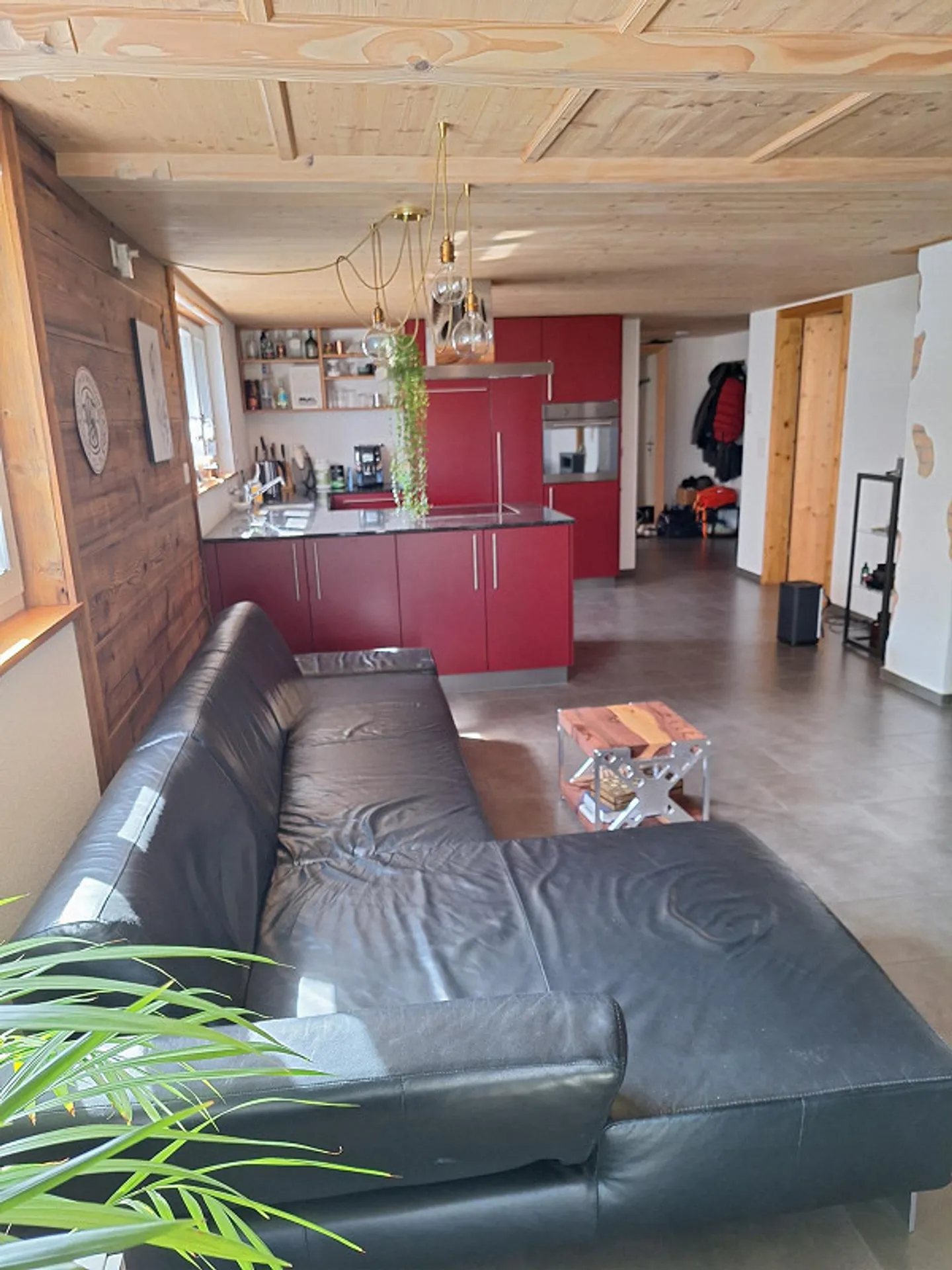 BEAUCOUP D'ESPACE DANS LE VERT - Appartement 3.5 pièces à louer - Photo 2 sur 11