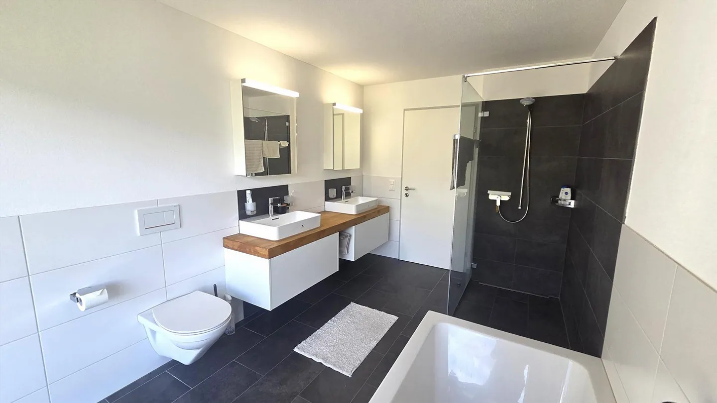 Grosse, sonnige 5 ½-Zimmer-Terrassenwohnung mit schönstem Talblick - Photo 11 sur 26