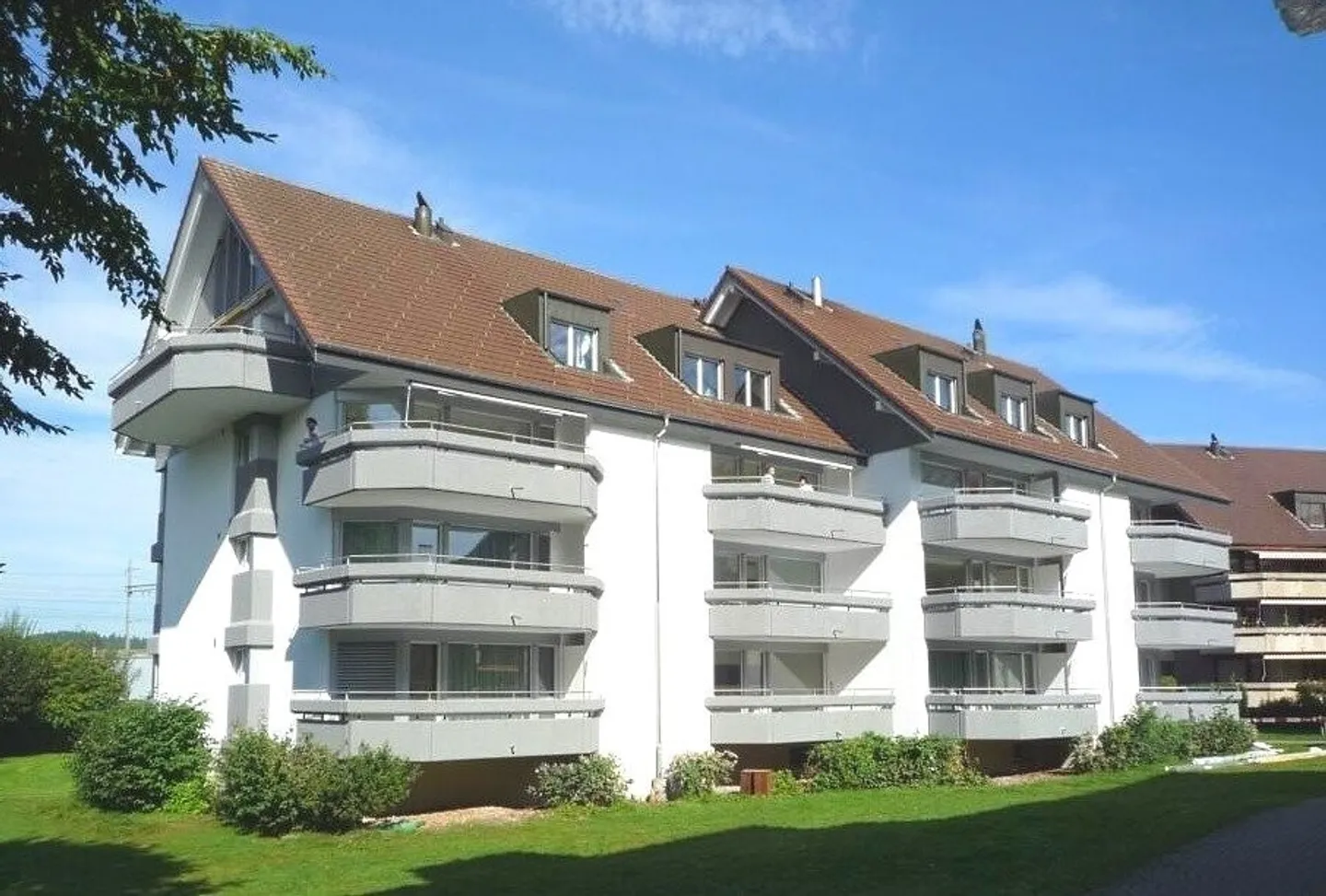 Appartement 4.5 pièces de 94 m² au 2ème étage avec balcon calme - Photo 1 sur 9