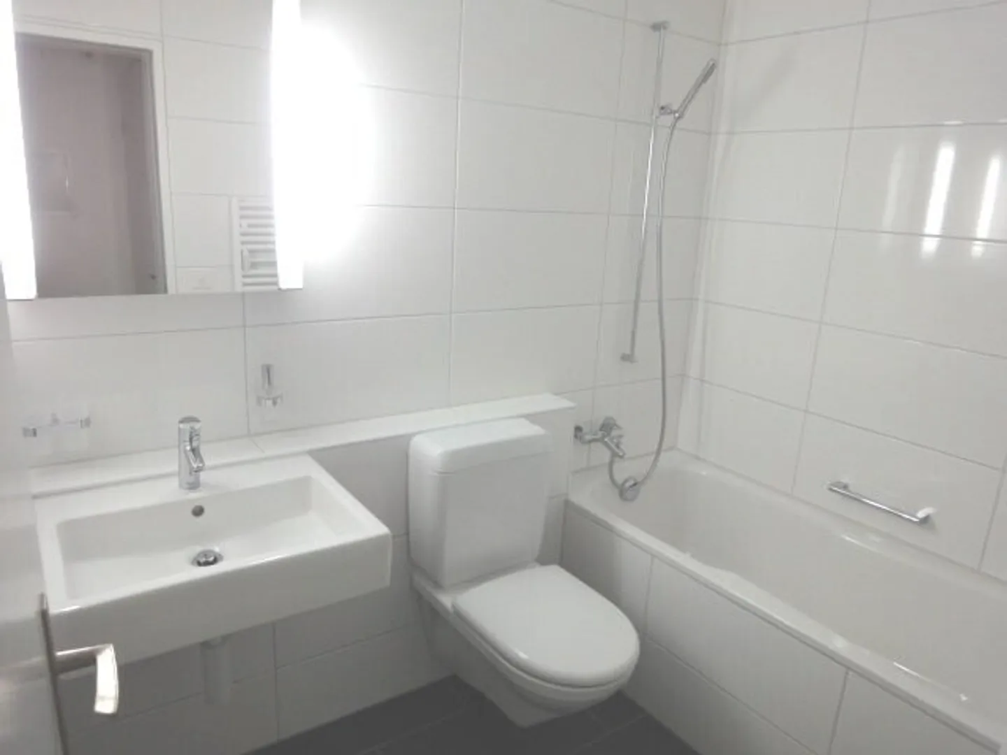Appartement 4.5 pièces de 94 m² au 2ème étage avec balcon calme - Photo 4 sur 9