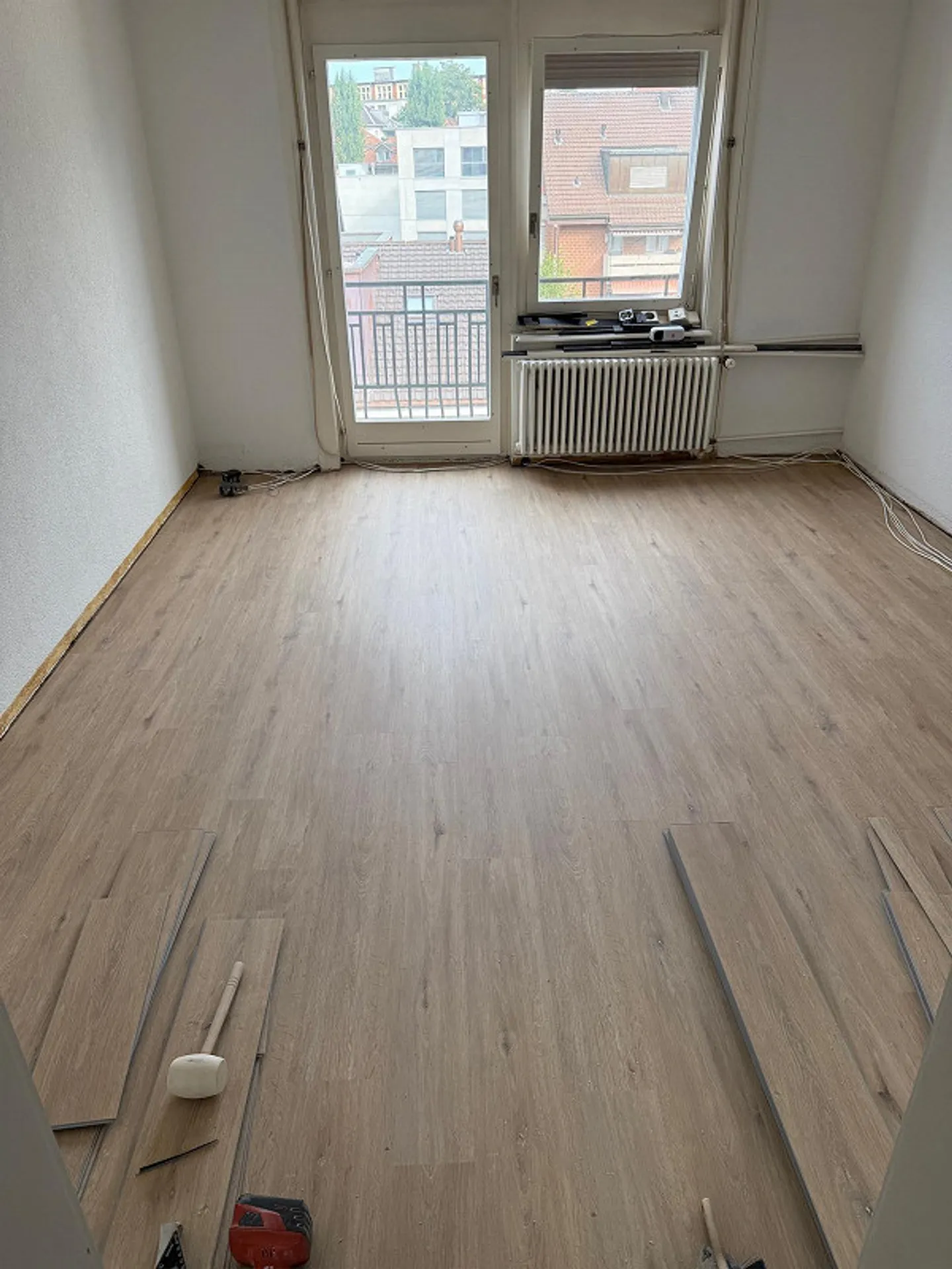 Bellissimo appartamento di 4.5 stanze in fase di ristrutturazione con lavatrice privata - Foto 3 di 6
