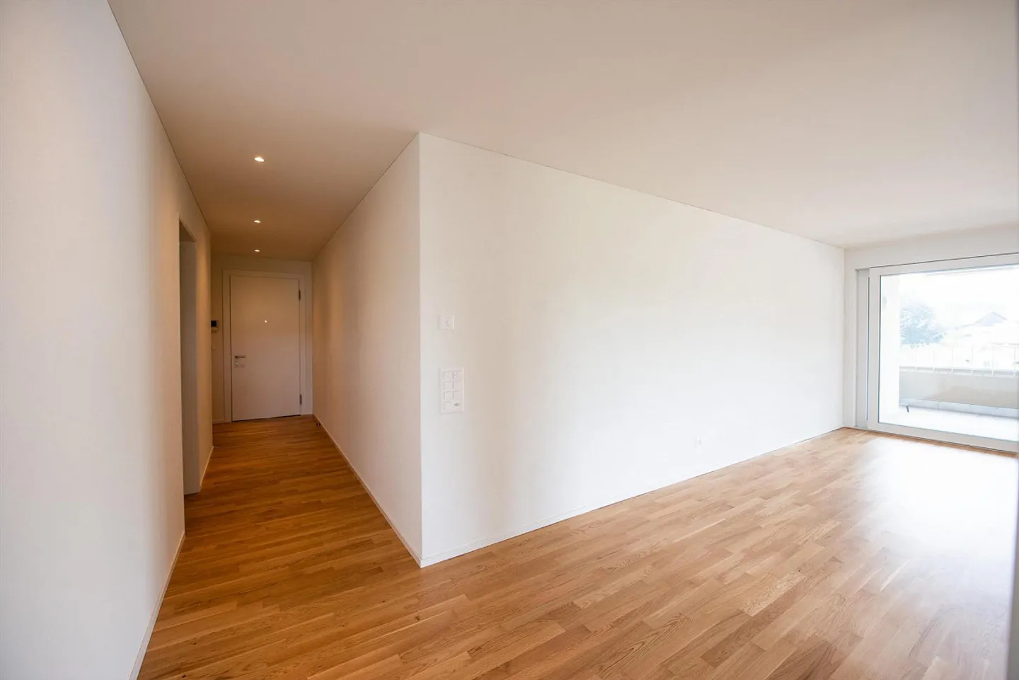 Traumhafte 4.5 Zimmerwohnung in Weisslingen mit grosser Terrasse - Foto 2 von 8