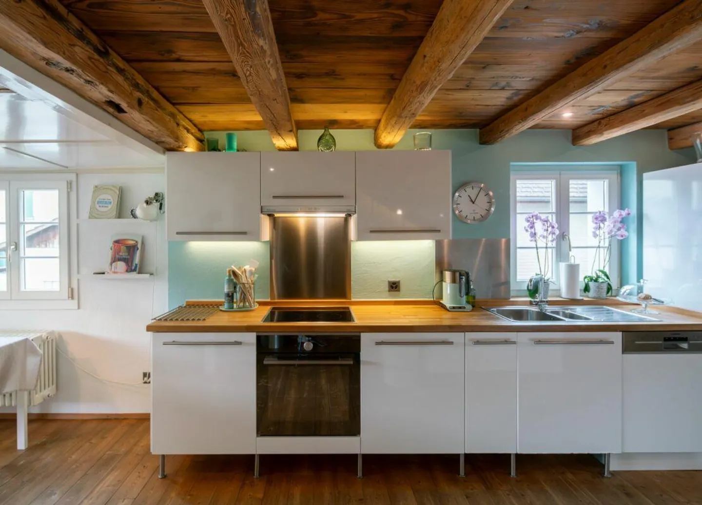 Maison de rangée d'angle dans un quartier résidentiel ensoleillé et calme - Photo 4 sur 7