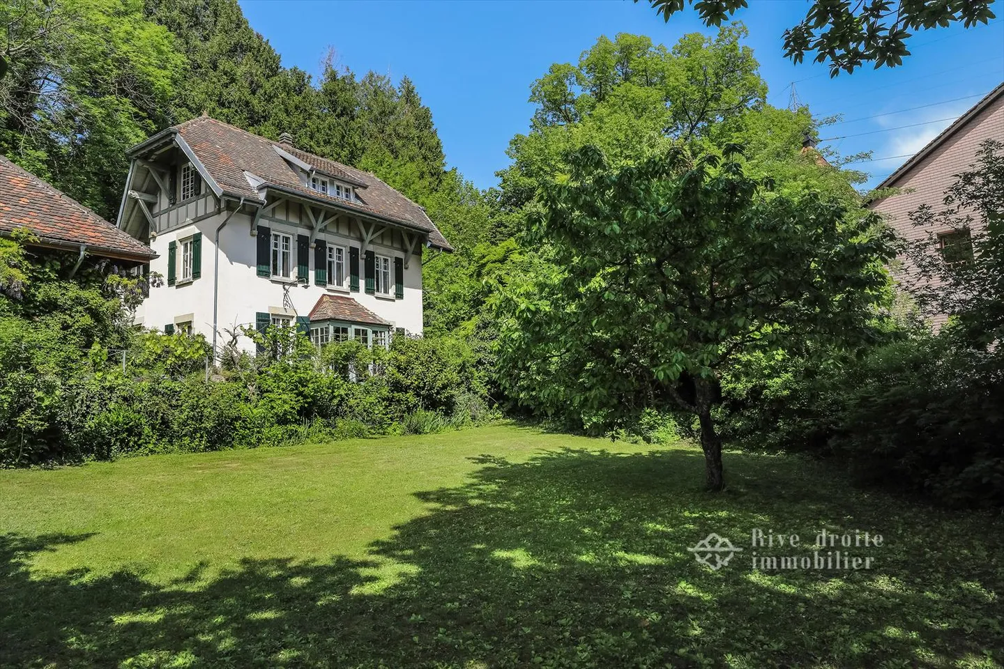 6-room House - Photo 1 of 20