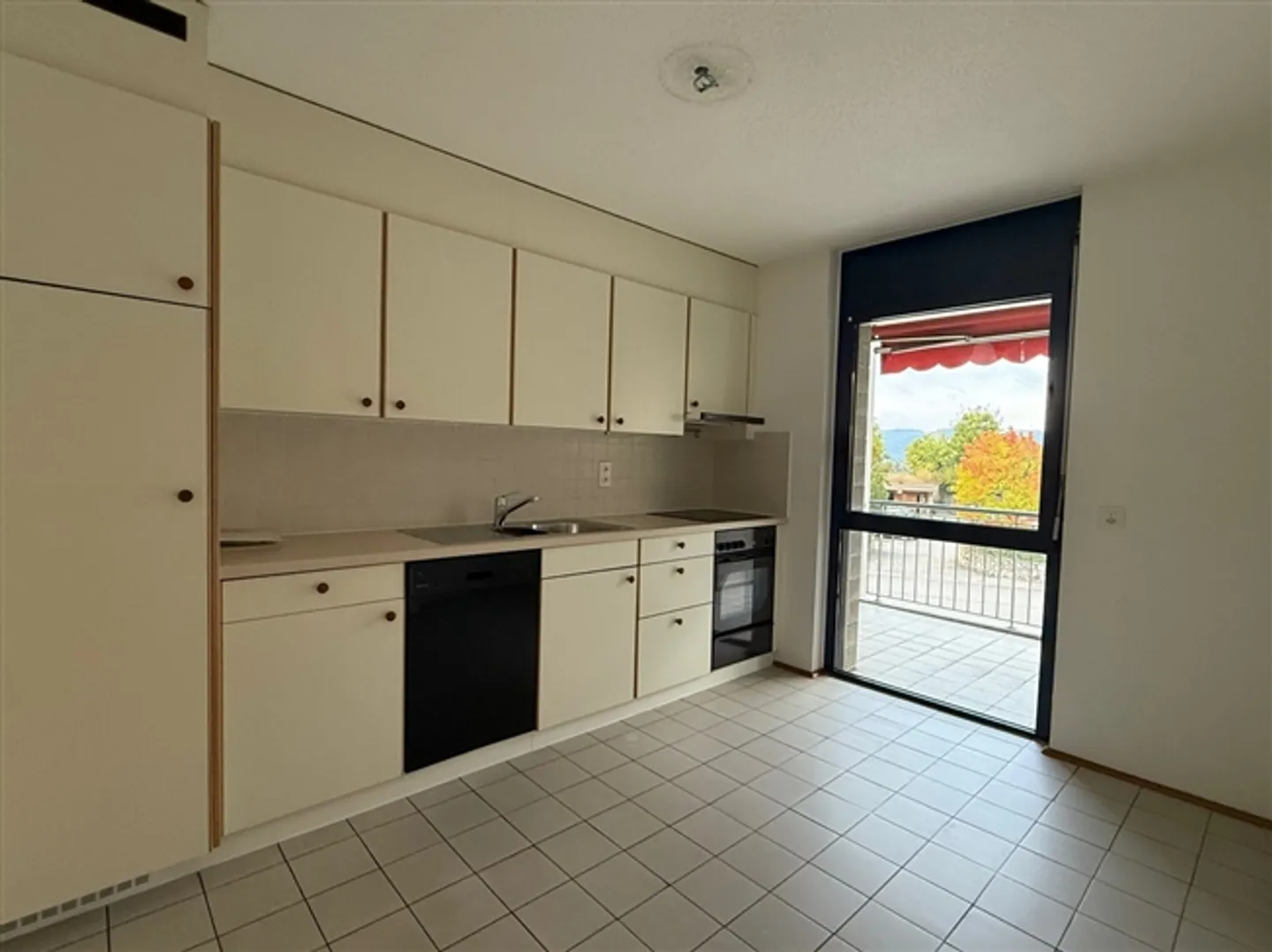 Beautiful 3.5 rooms in a very affordable quiet location - Photo 8 of 10