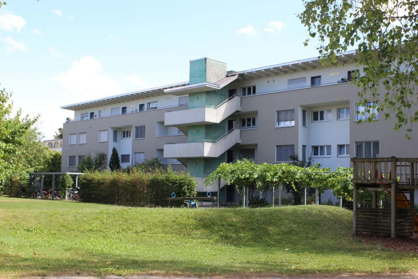 Cozy 2.5-room apartment with balcony - Photo 1 of 7
