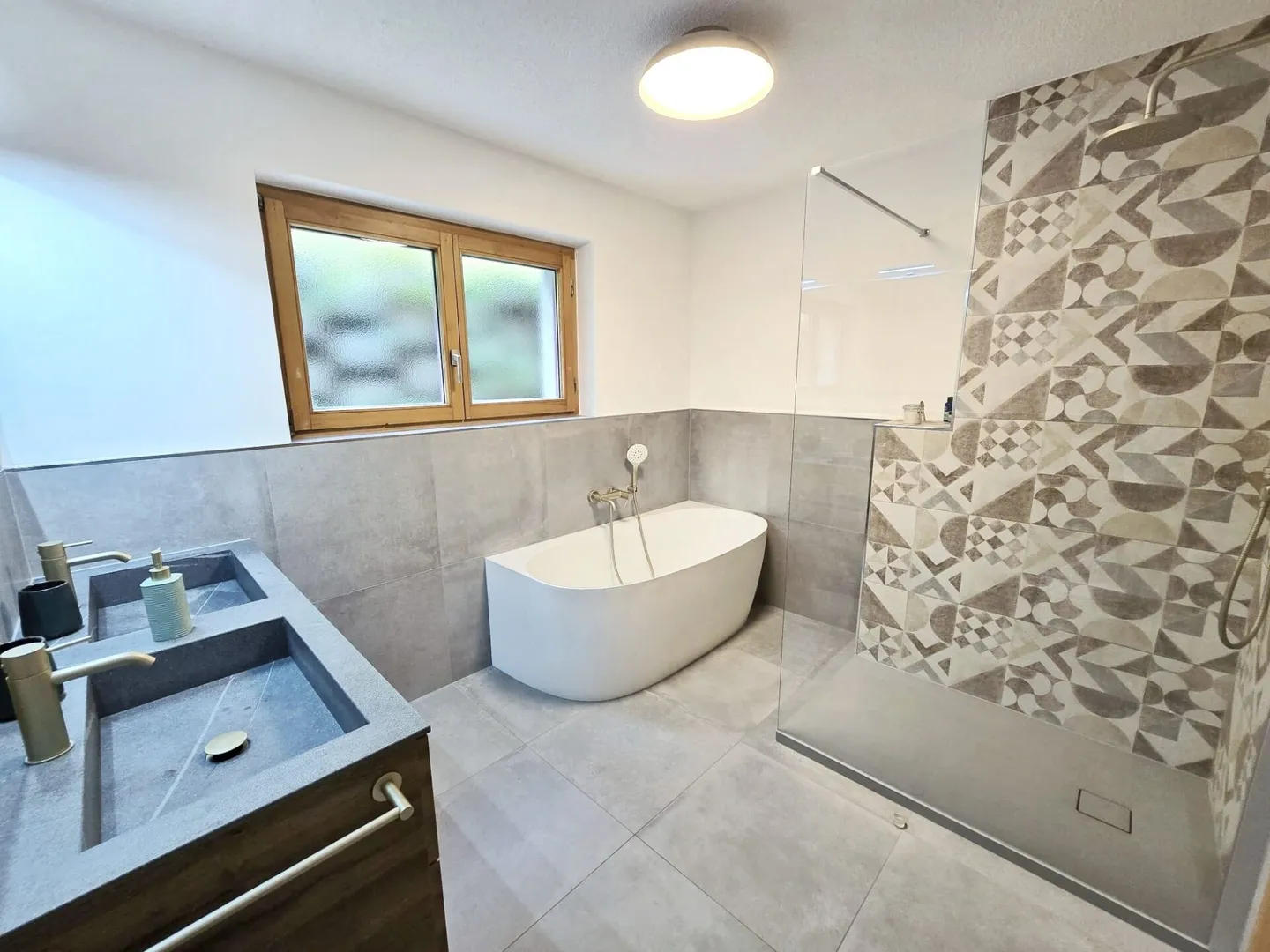 Très spacieux appartement de 5,5 pièces dans l'emplacement le plus ensoleillé près de la Hannigbahn. - Photo 10 sur 18