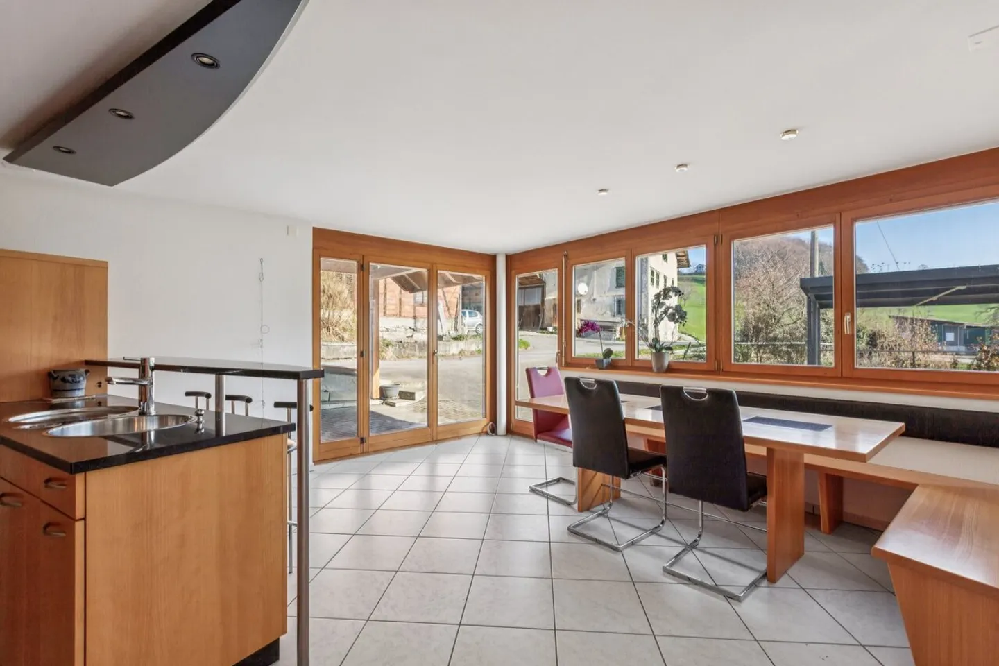 Charme historique avec confort moderne - Photo 4 sur 10