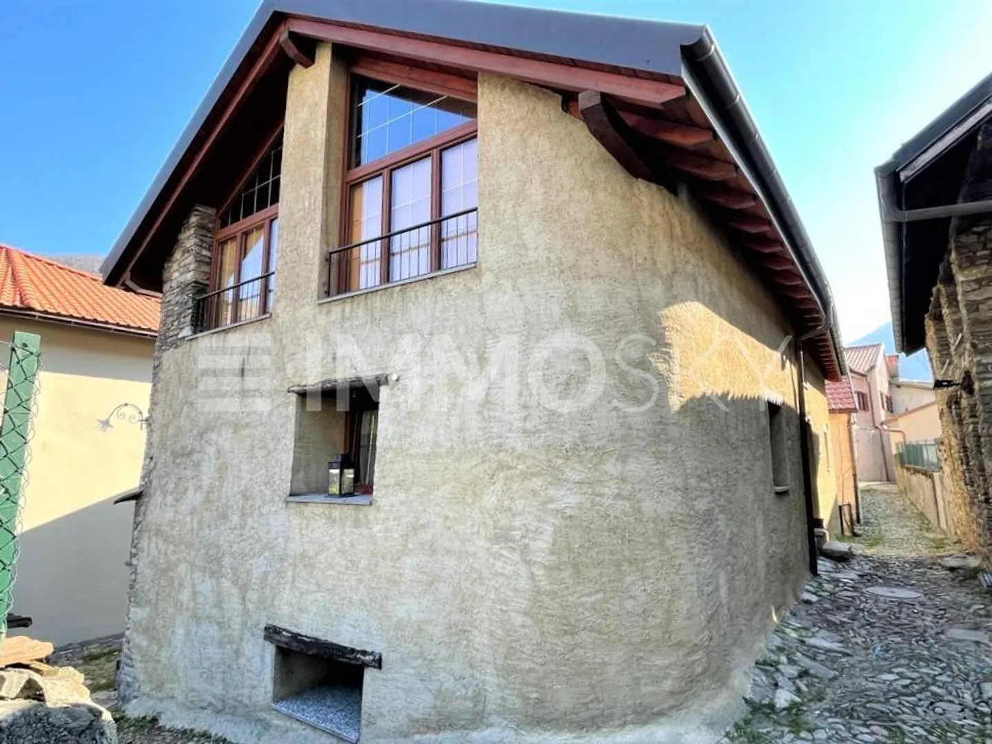 Beautiful, original and with guaranteed income - Photo 2 of 5