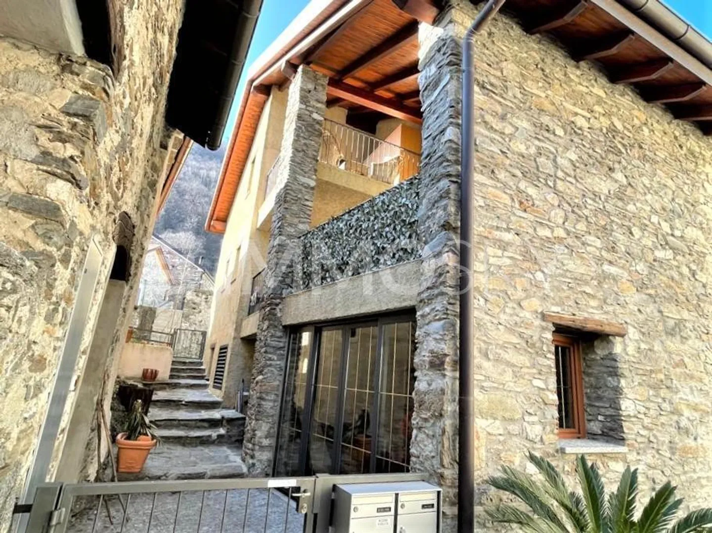 Beautiful, original and with guaranteed income - Photo 3 of 5