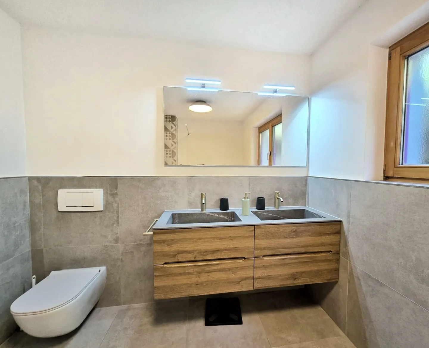 Très spacieux appartement de 5,5 pièces dans l'emplacement le plus ensoleillé près de la Hannigbahn. - Photo 11 sur 18