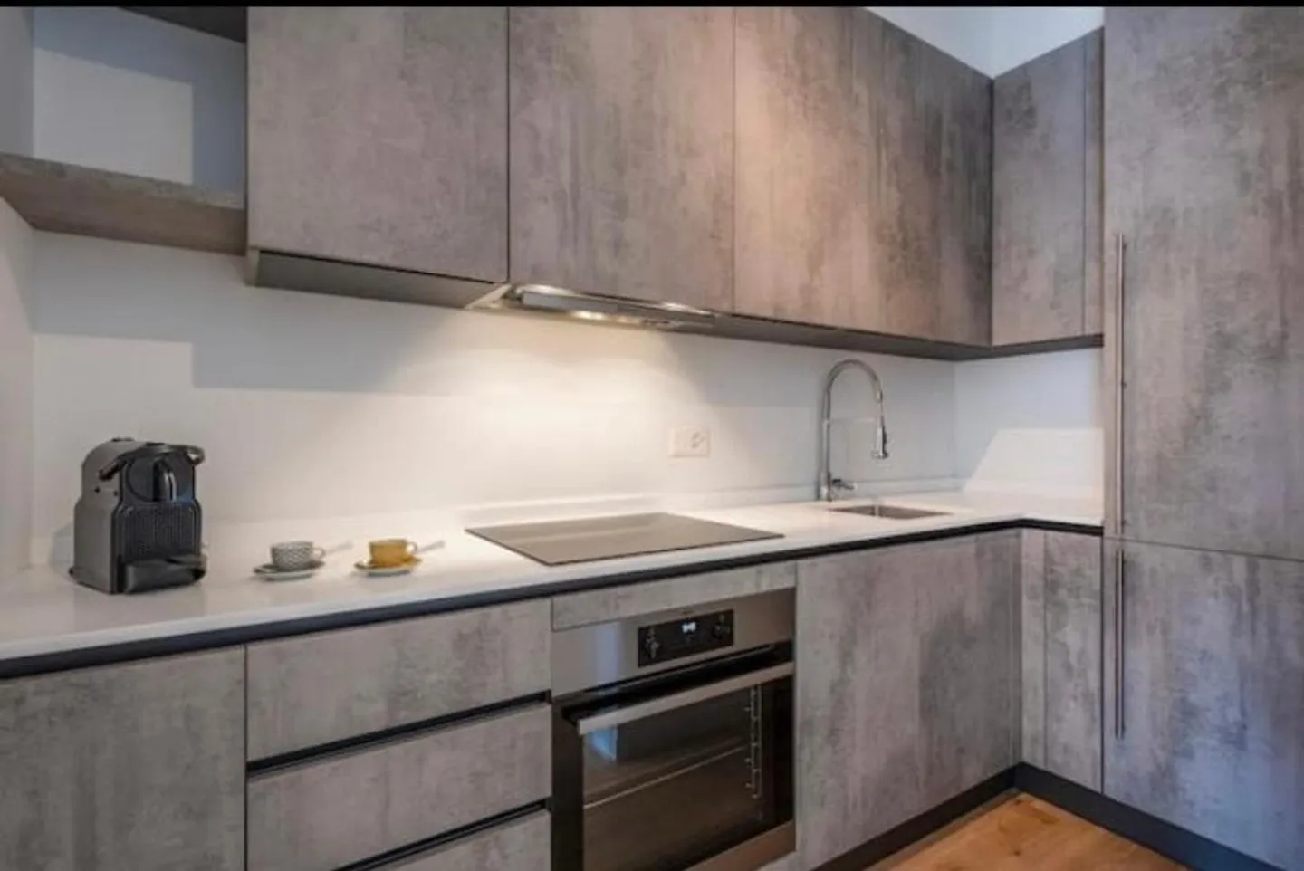 Modern 2.5-room furnished apartment in Lugano - Photo 4 of 13