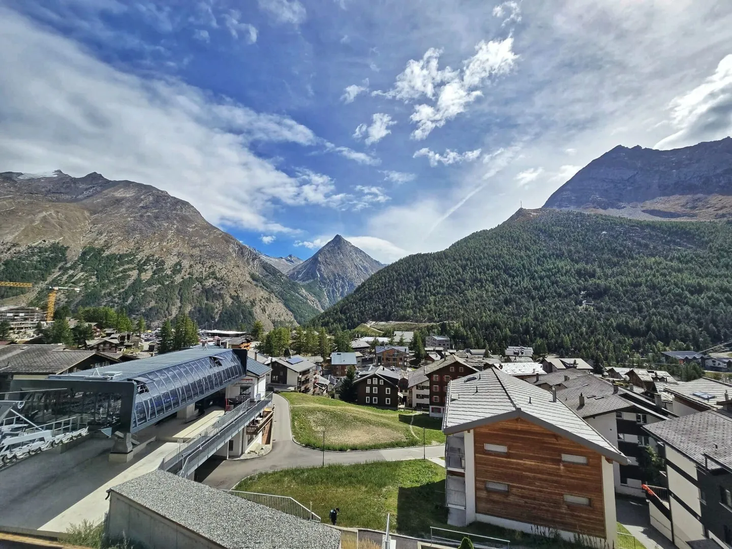 Très spacieux appartement de 5,5 pièces dans l'emplacement le plus ensoleillé près de la Hannigbahn. - Photo 14 sur 18