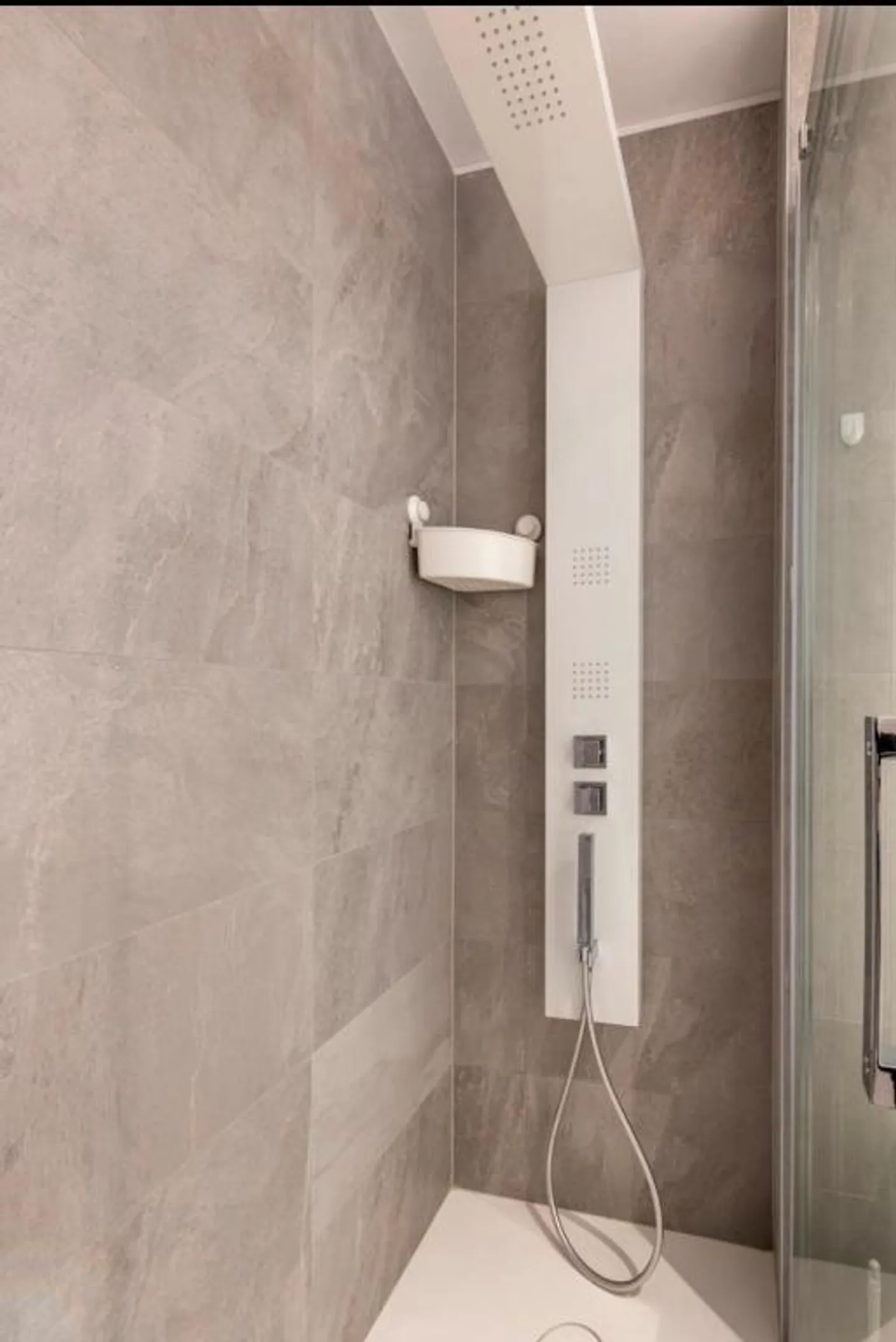 Modern 2.5-room furnished apartment in Lugano - Photo 7 of 13