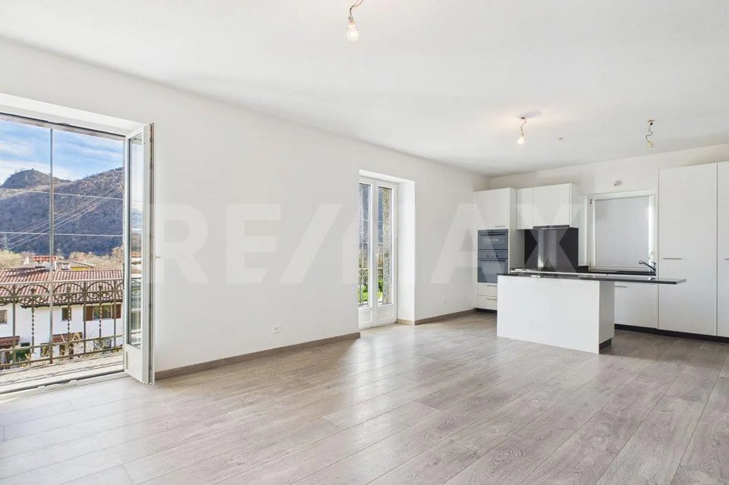 Double opportunity in Verscio with renovated apartments and view - Photo 1 of 13