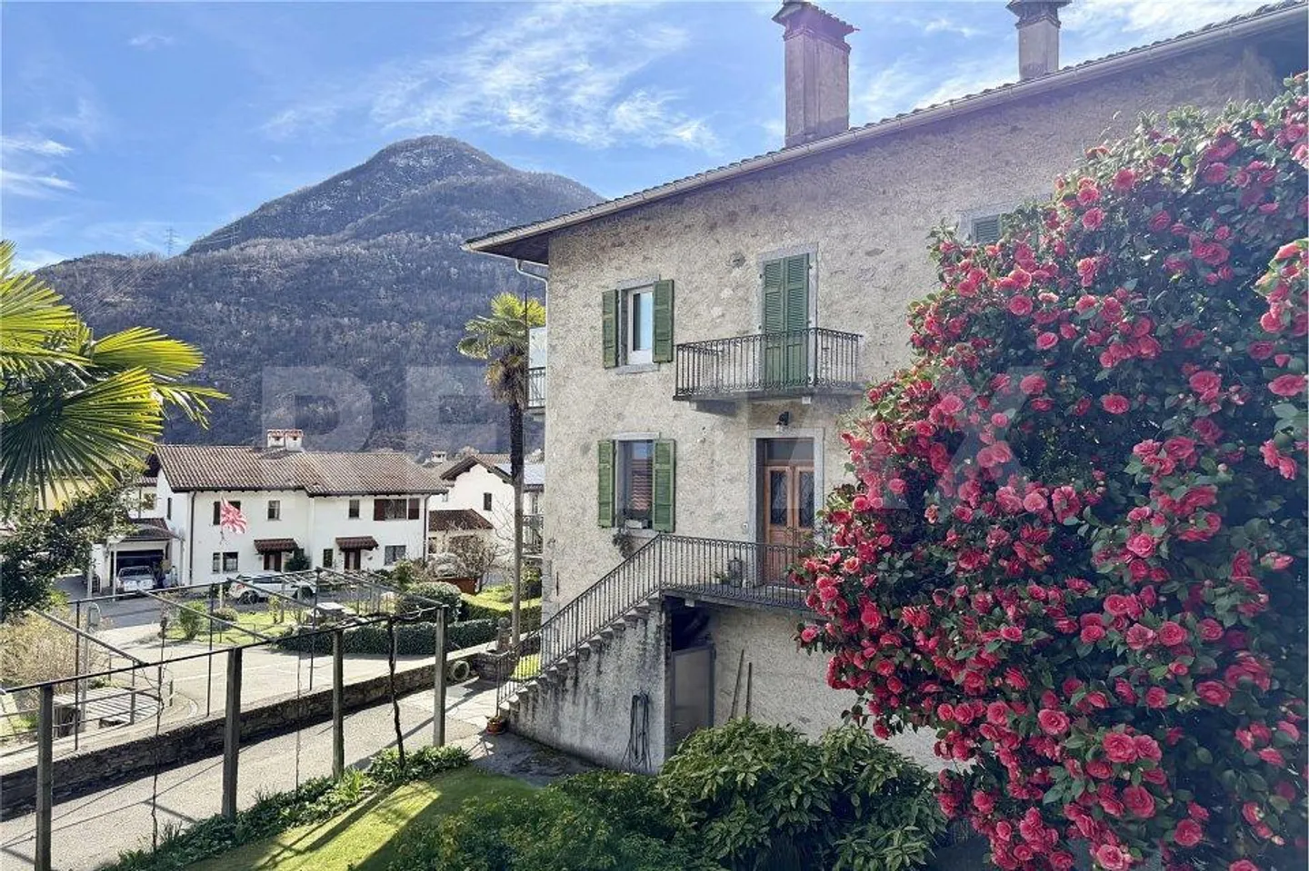 Double opportunity in Verscio with renovated apartments and view - Photo 3 of 13