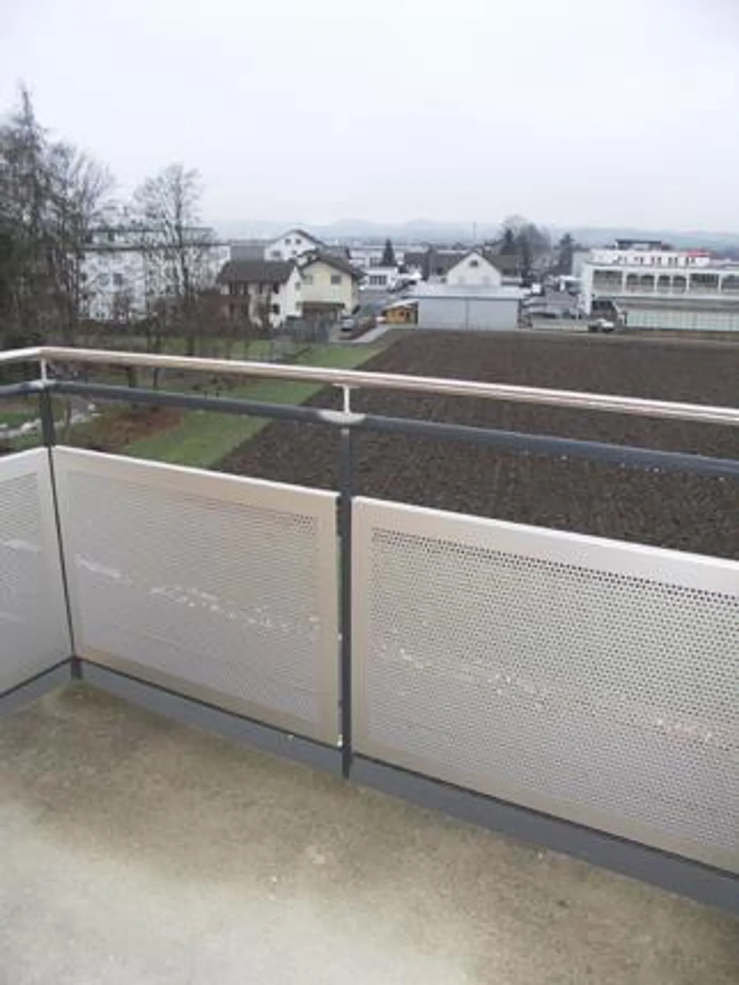 Appartement sous les combles de 2,5 pièces confortable - Photo 4 sur 7