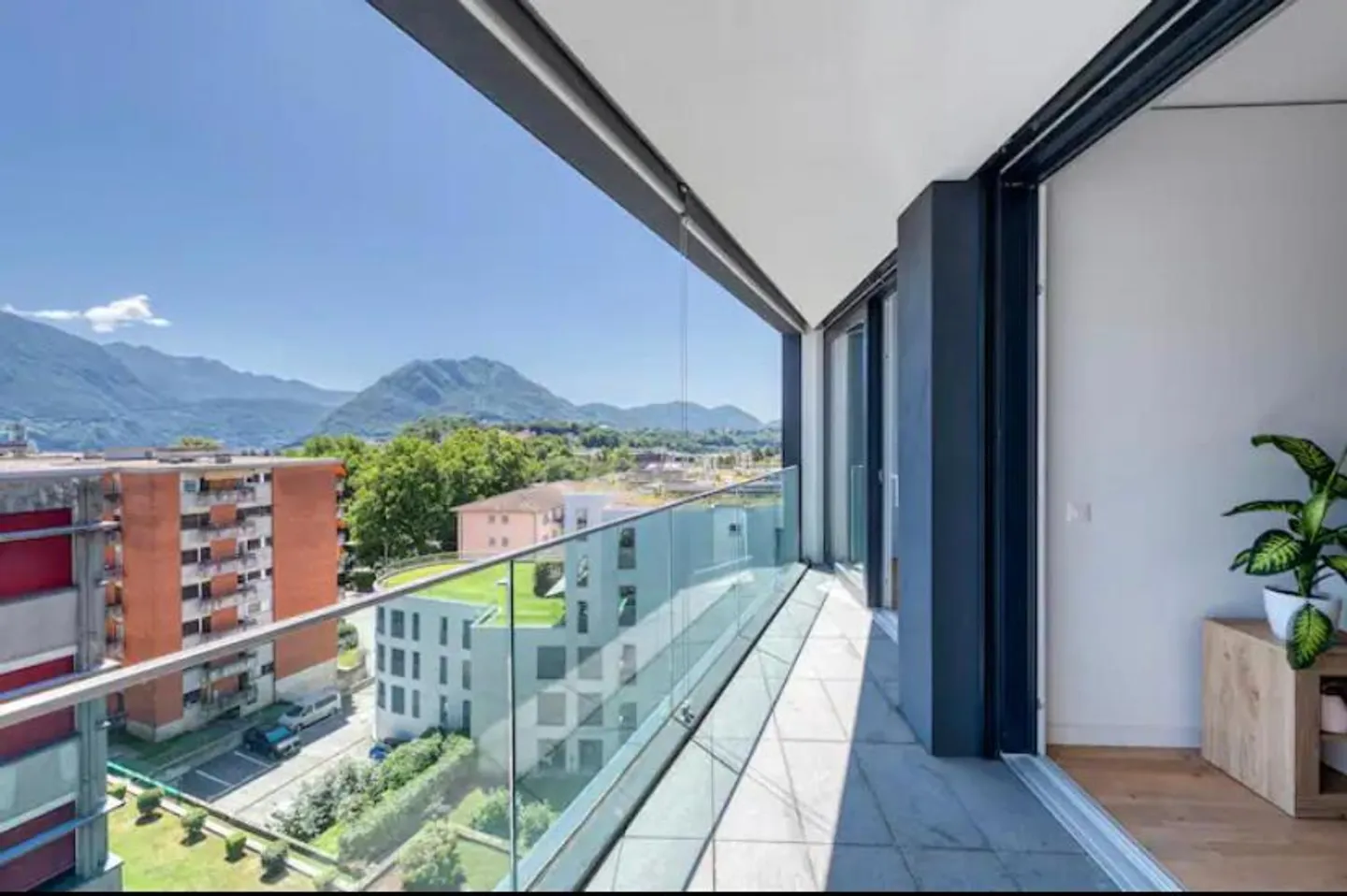 Modern 2.5-room furnished apartment in Lugano - Photo 9 of 13
