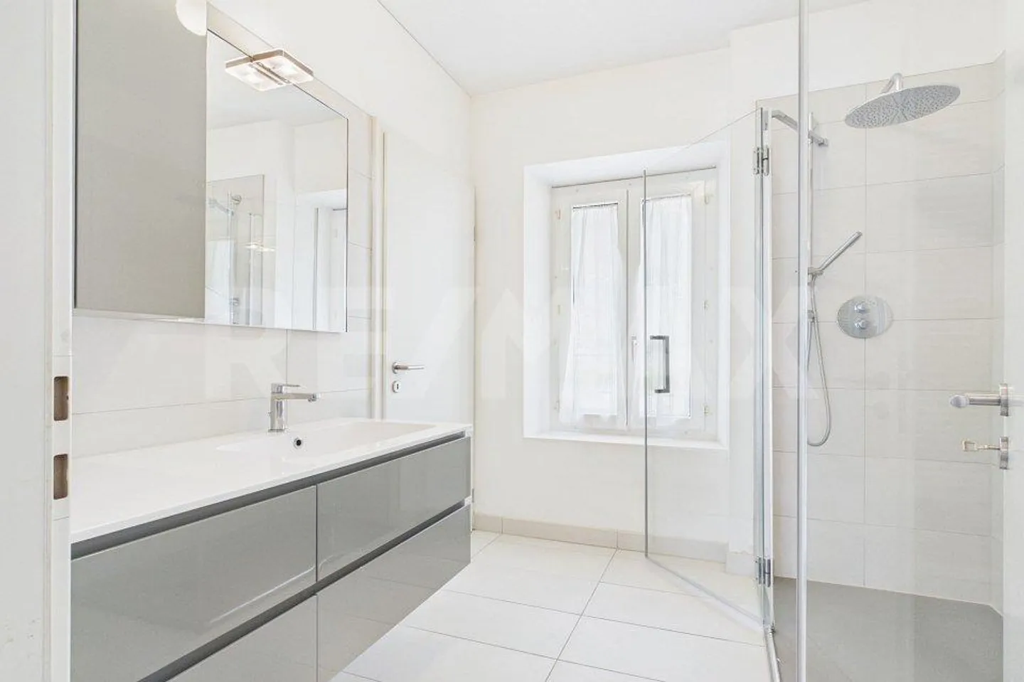 Double opportunity in Verscio with renovated apartments and view - Photo 10 of 13