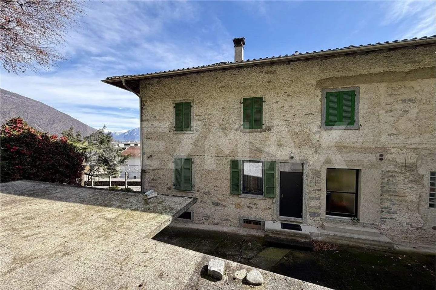 Double opportunity in Verscio with renovated apartments and view - Photo 12 of 13