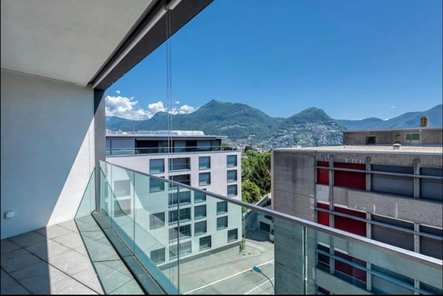 Modern 2.5-room furnished apartment in Lugano - Photo 11 of 13