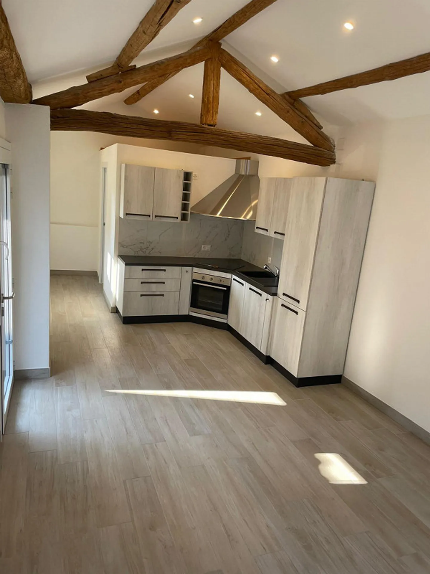 DEUX APPARTEMENTS DANS UNE MAISON JUMELÉE – ID 21353 - Photo 3 sur 8