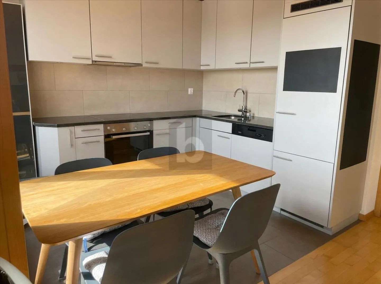 LUMINOSO & AFFASCINANTE CON 2 BALCONI - Foto 4 di 6