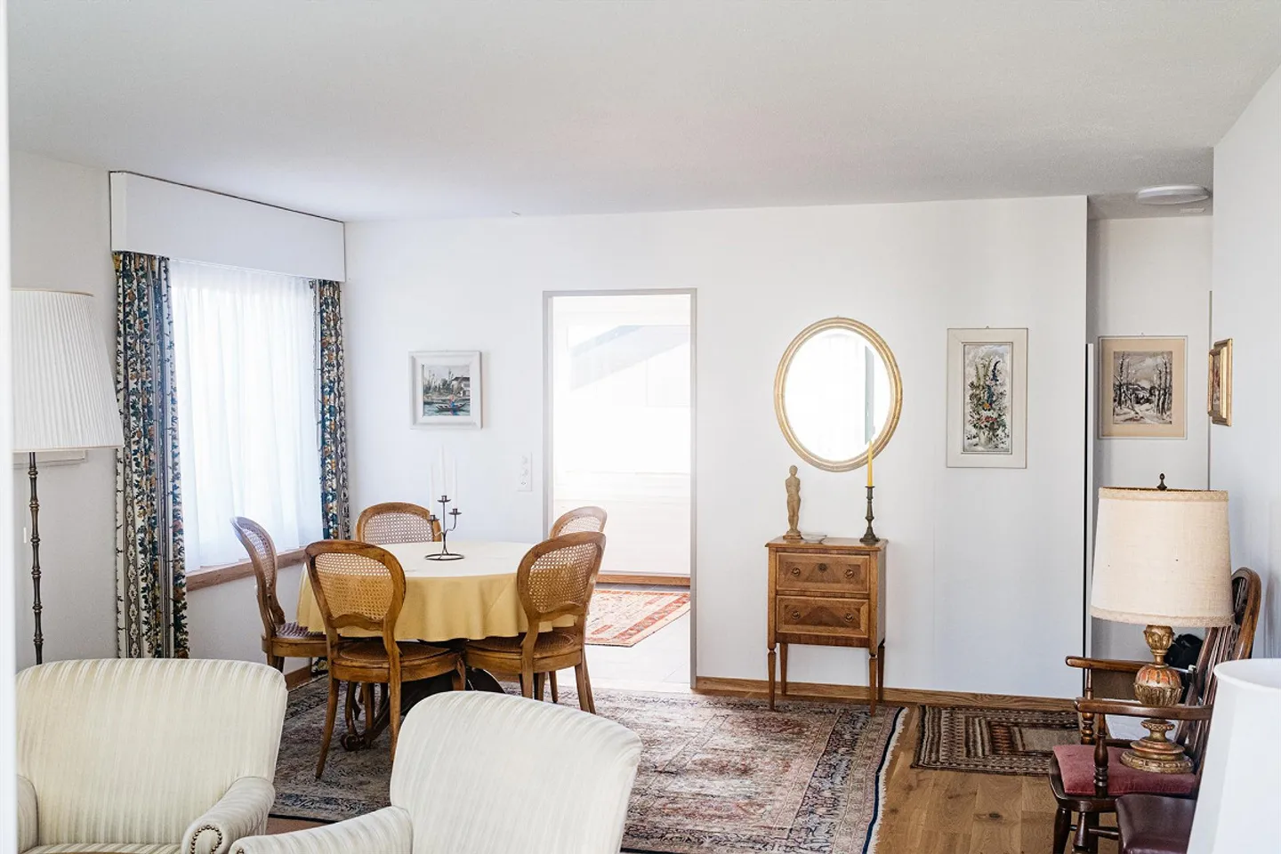 Freshly renovated condominium - guaranteed lake and panoramic view - Photo 3 of 15