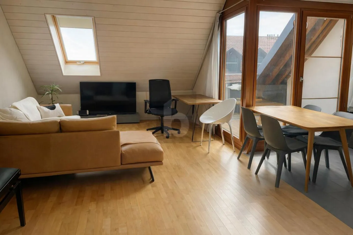 LUMINOSO & AFFASCINANTE CON 2 BALCONI - Foto 2 di 6