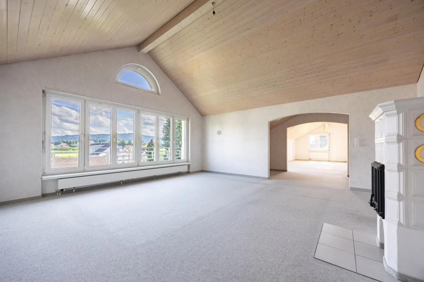 Appartement penthouse spacieux de 3,5 pièces - Photo 1 sur 11