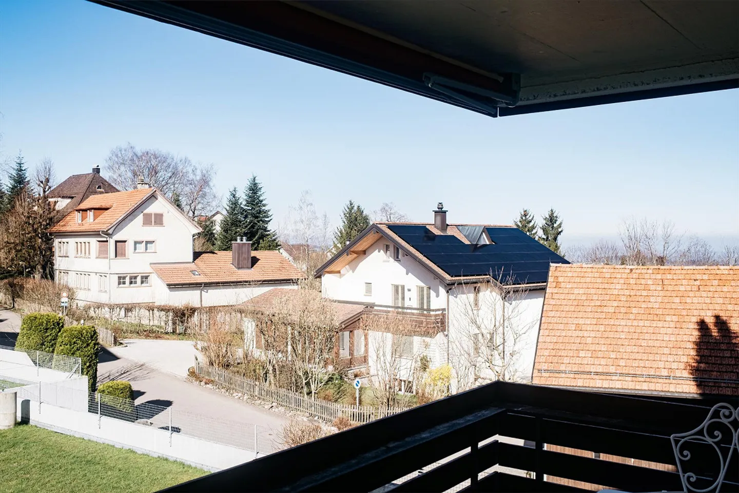 Freshly renovated condominium - guaranteed lake and panoramic view - Photo 13 of 15