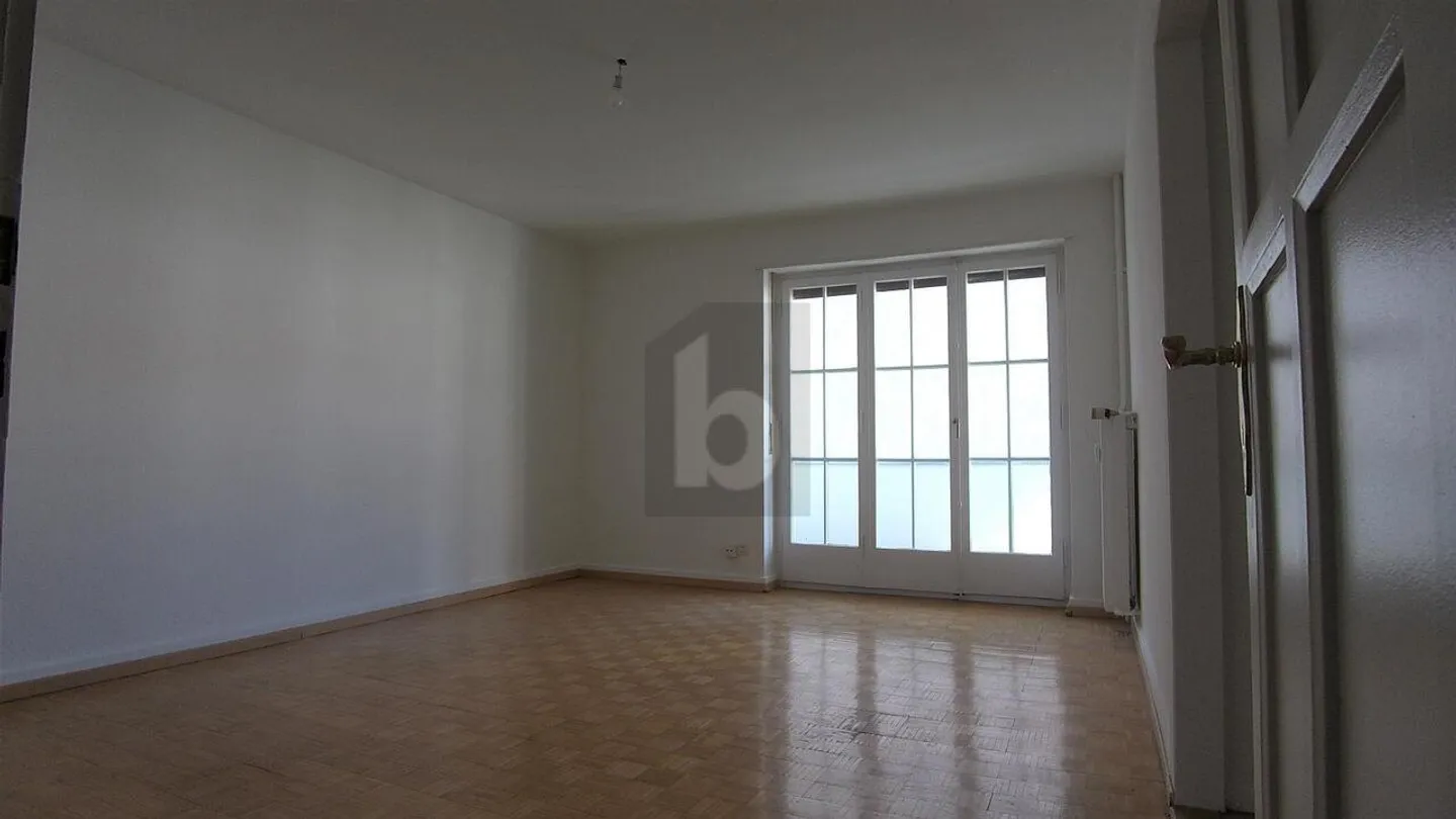 Appartement central avec balcon - Photo 2 sur 4