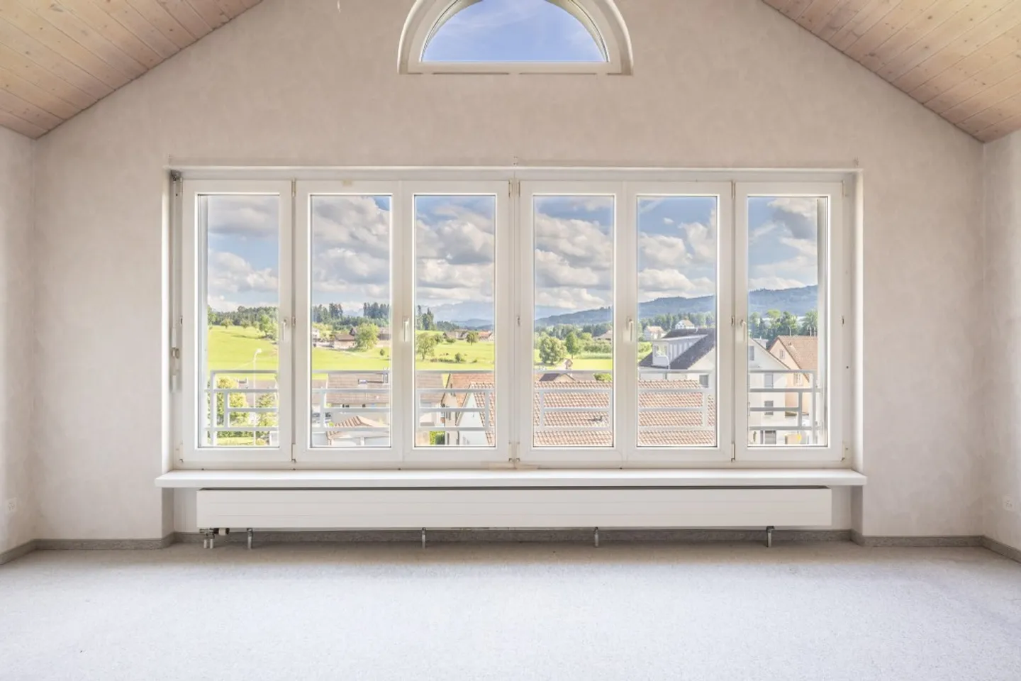 Appartement penthouse spacieux de 3,5 pièces - Photo 2 sur 11