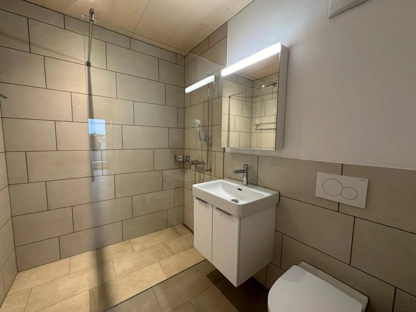 Moderno appartamento di 2,5 stanze in affitto ad Aesch! - Foto 3 di 6