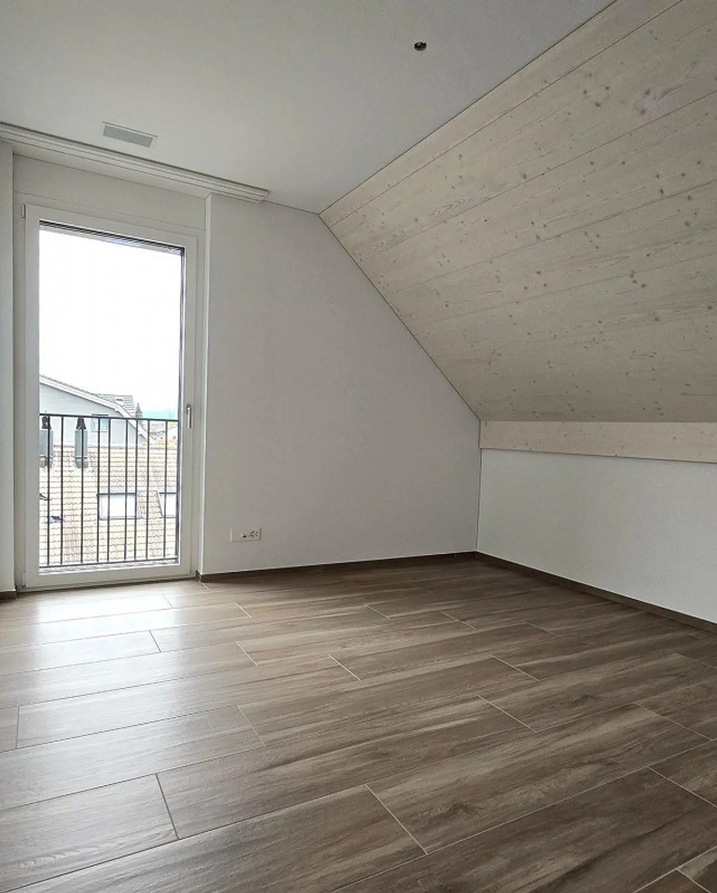 Attic apartment of a special kind - modern living with a feel-good character - Photo 6 of 7