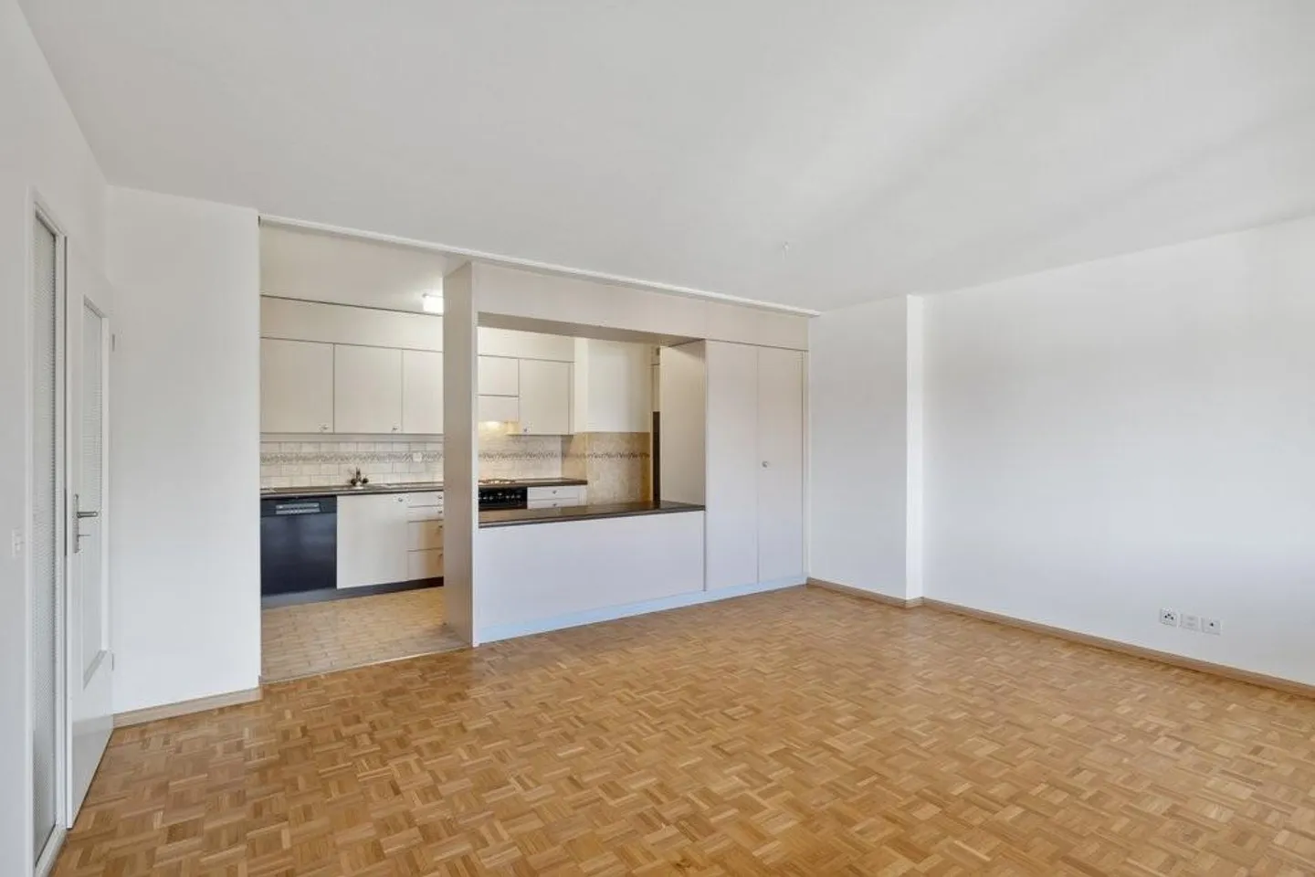 Living in the Heart of Birsfelden - Photo 4 of 12