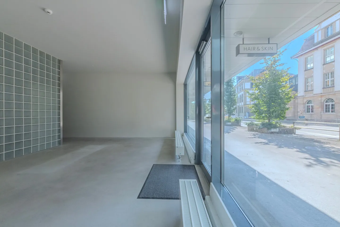 Espace Commercial Moderne à Louer - Photo 3 sur 9